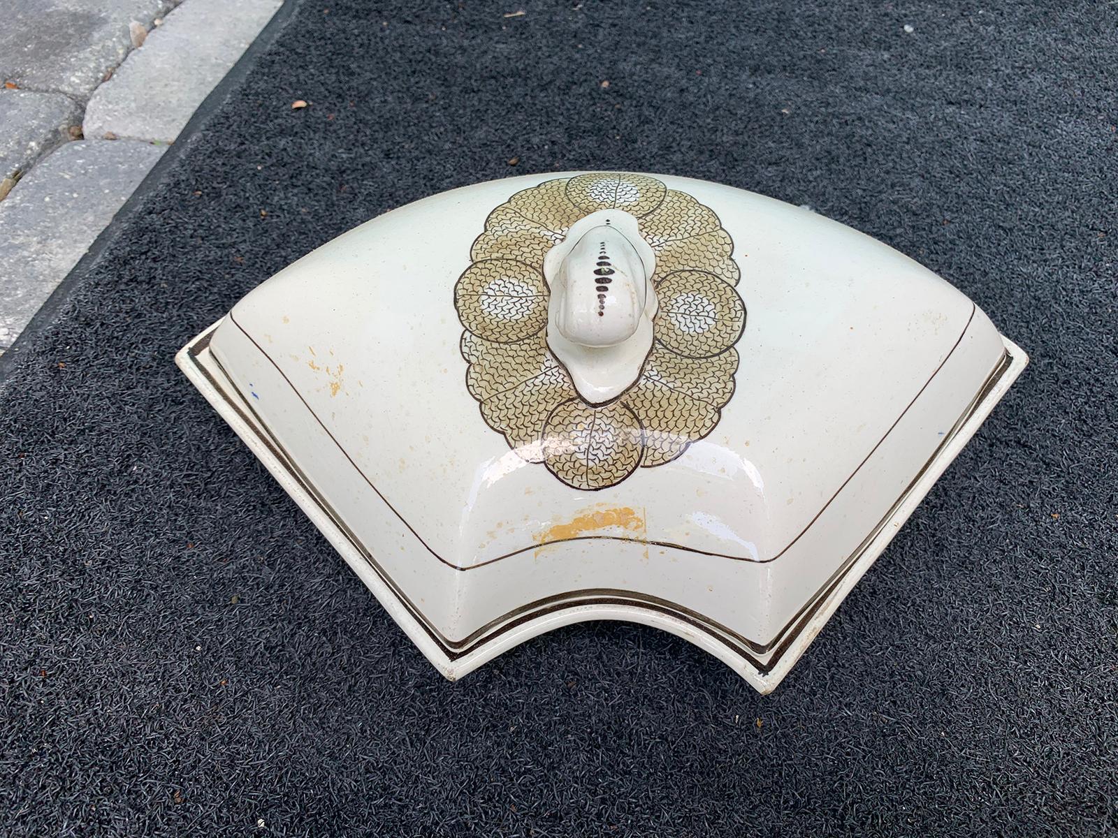 Early 19th Century Brown and White Covered Creamware Tureen In Good Condition For Sale In Atlanta, GA