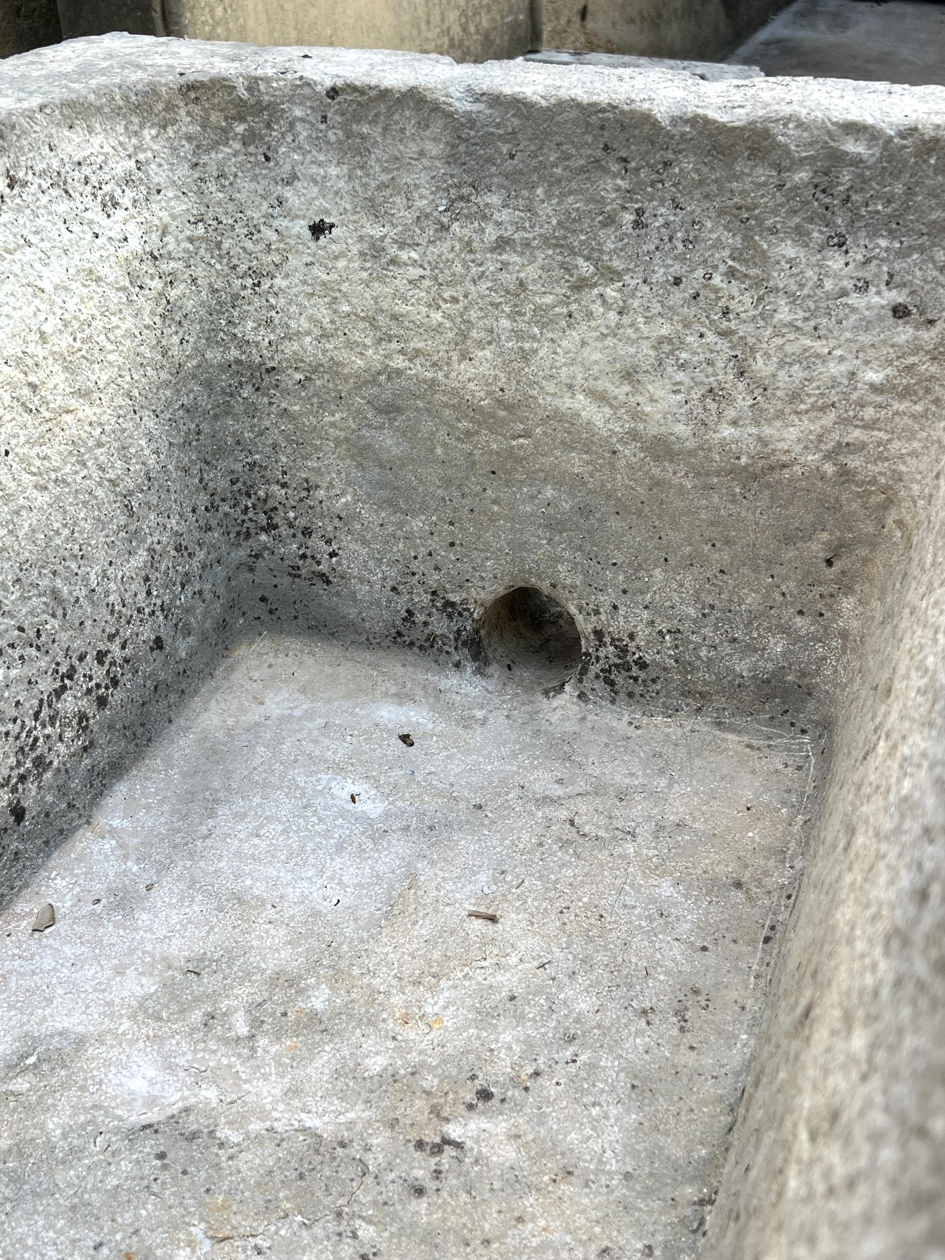 Abreuvoir ou lavoir bourguignon en pierre 