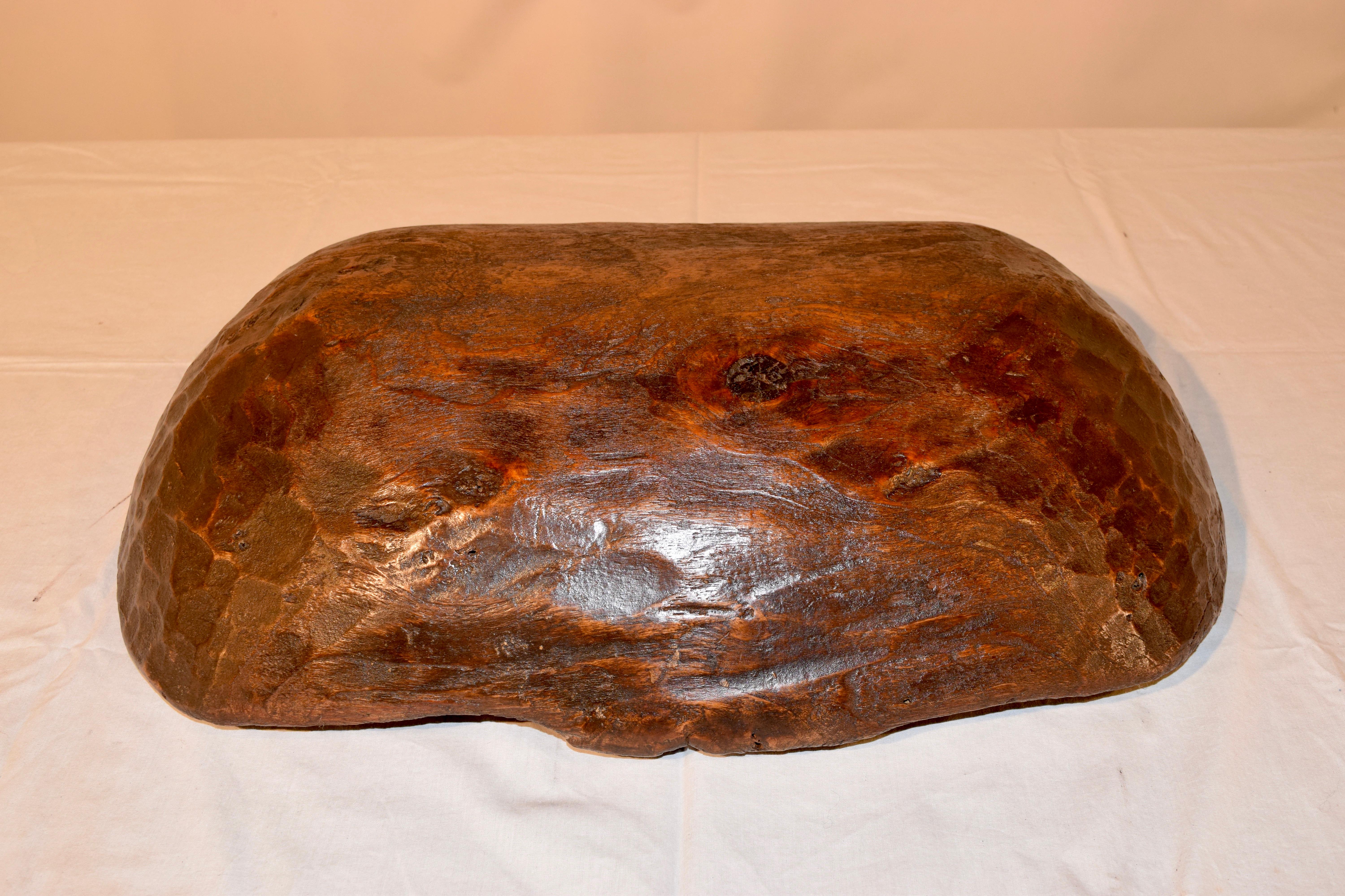 Early 19th Century Burl Walnut Hand Hewn Bowl In Good Condition In High Point, NC