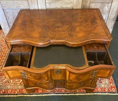 Early 19th Century Burled Walnut Dressing Table with Fitted Drawer and Mirror