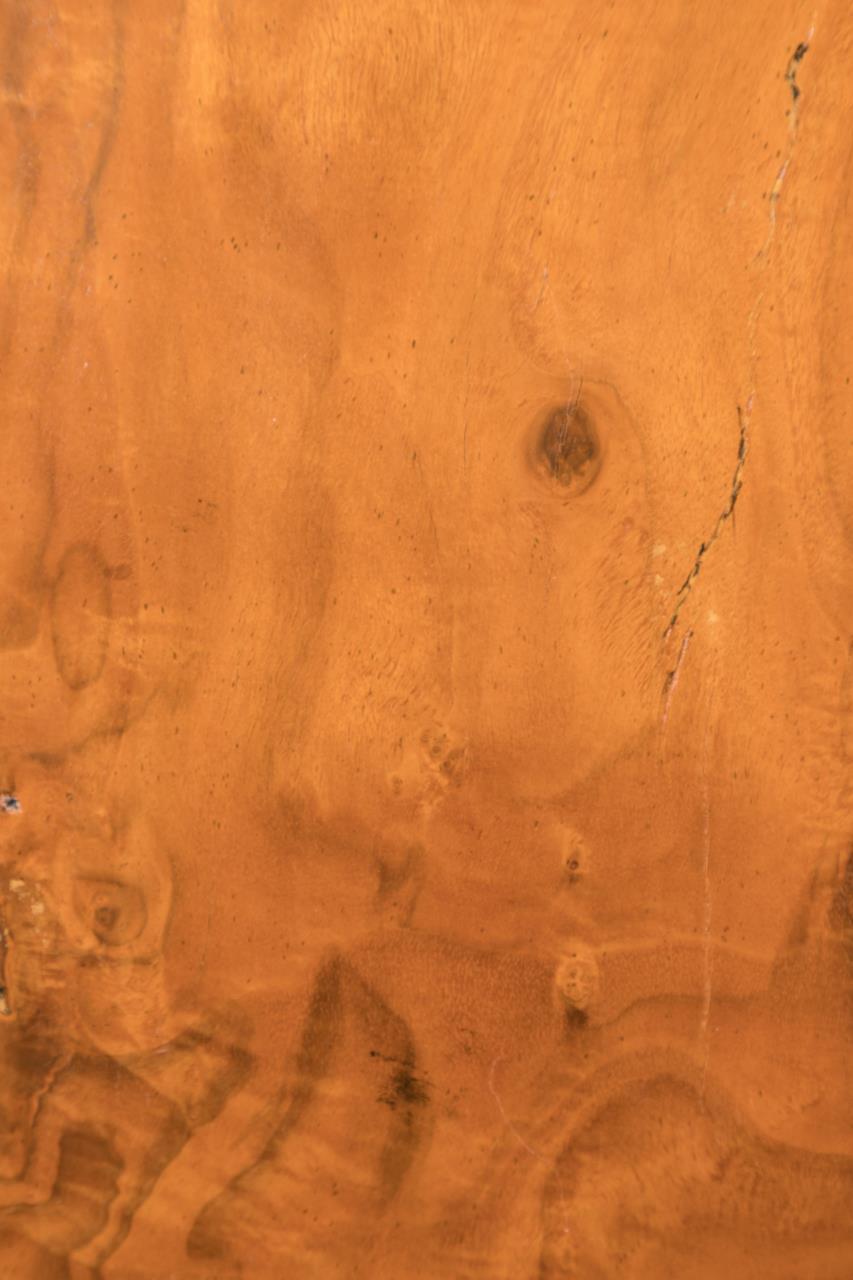 Legno Cassapanca in noce impiallacciato dell'inizio del XIX secolo in vendita