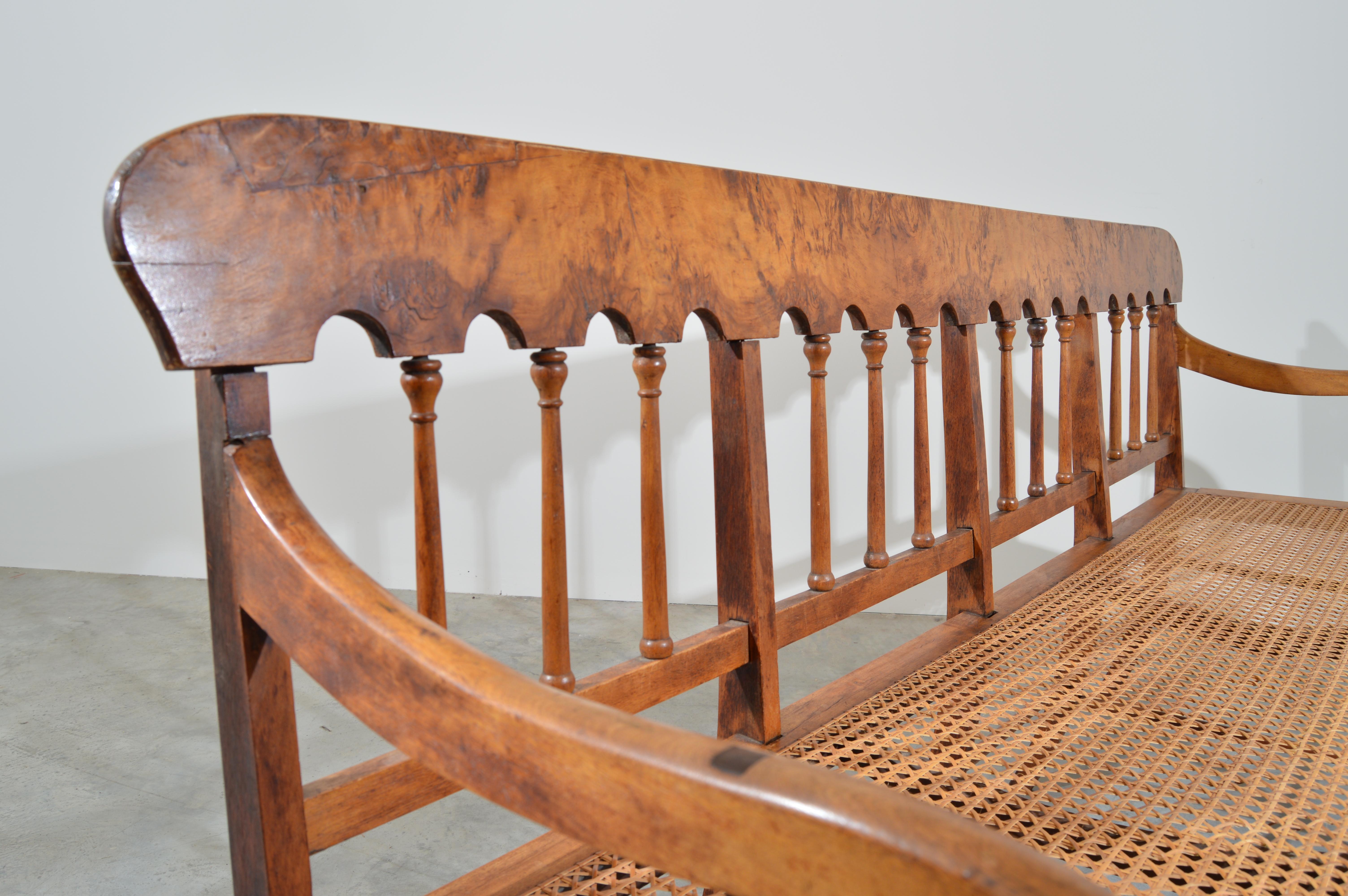 Early 19th Century Burlwood Maple Dowel Leg Caned Bench In Good Condition In Southampton, NJ