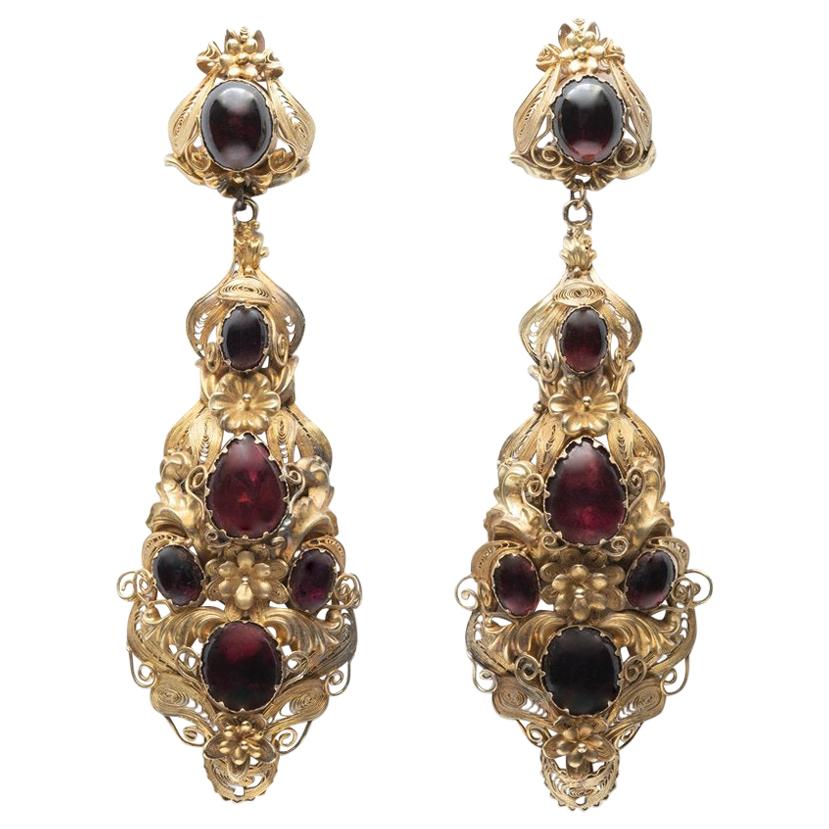 Early 19th Century Cabochon Garnet and 15 Karat Cannetille Drop Earrings For Sale