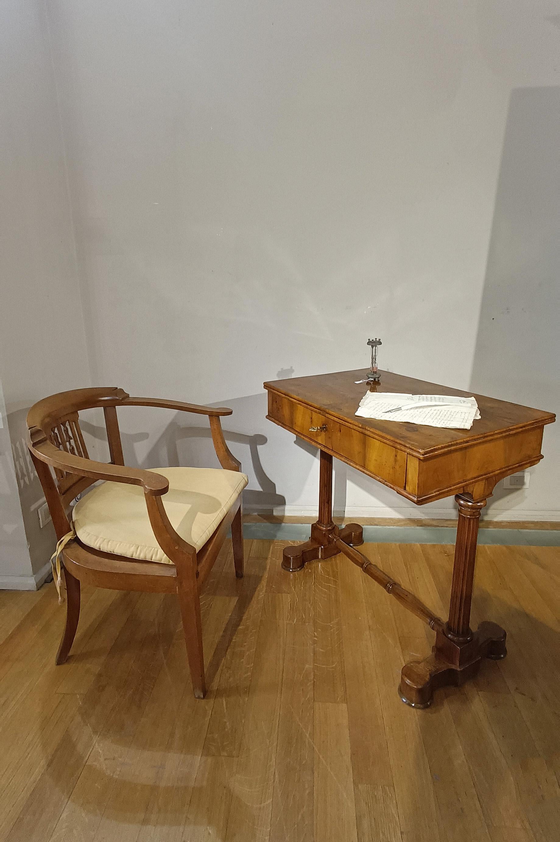 TABLE DE CARLHES X WALNUT DE LA PREMIÈRE ANNEE DU 19e SIÈCLE en vente 2