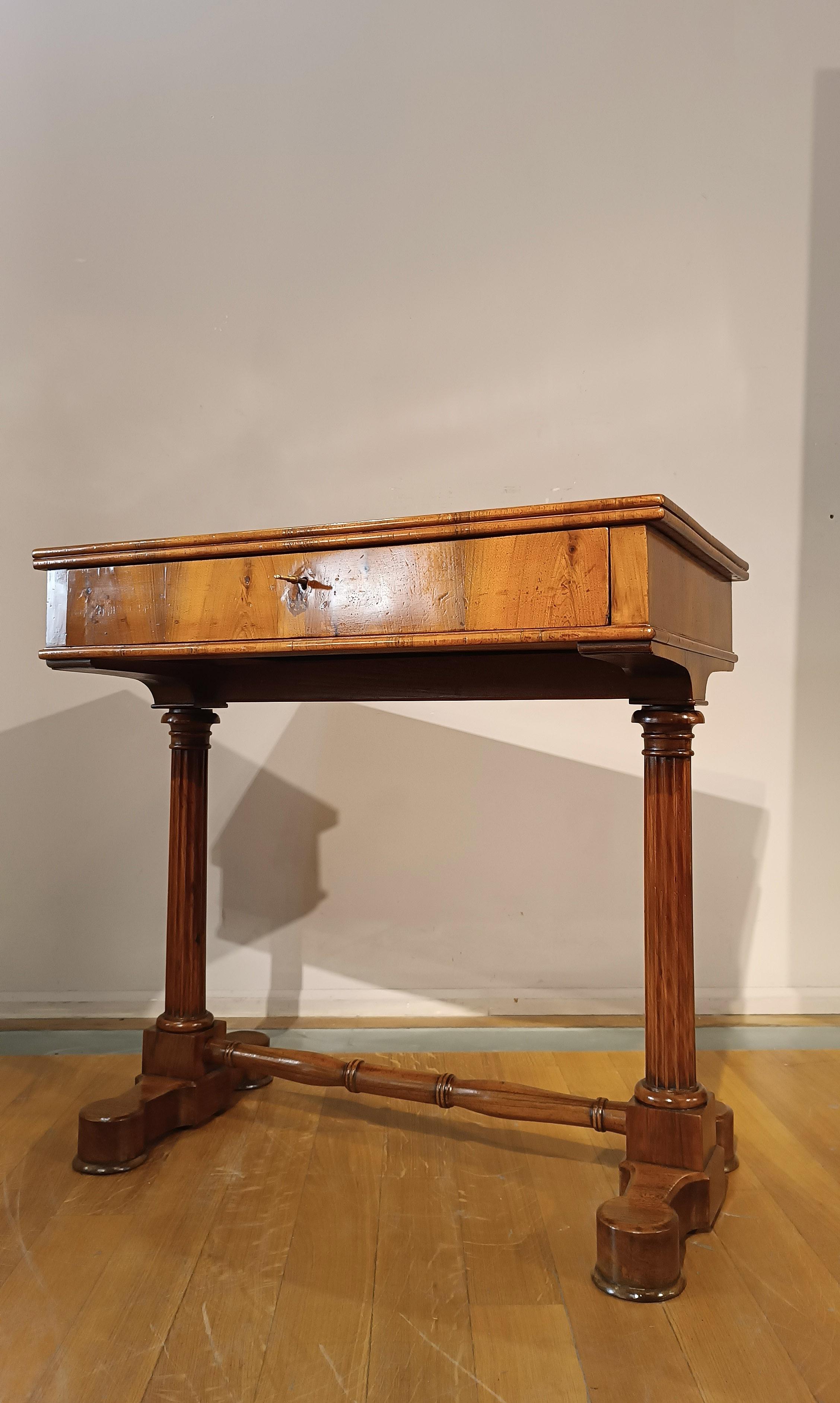 TABLE DE CARLHES X WALNUT DE LA PREMIÈRE ANNEE DU 19e SIÈCLE en vente 3