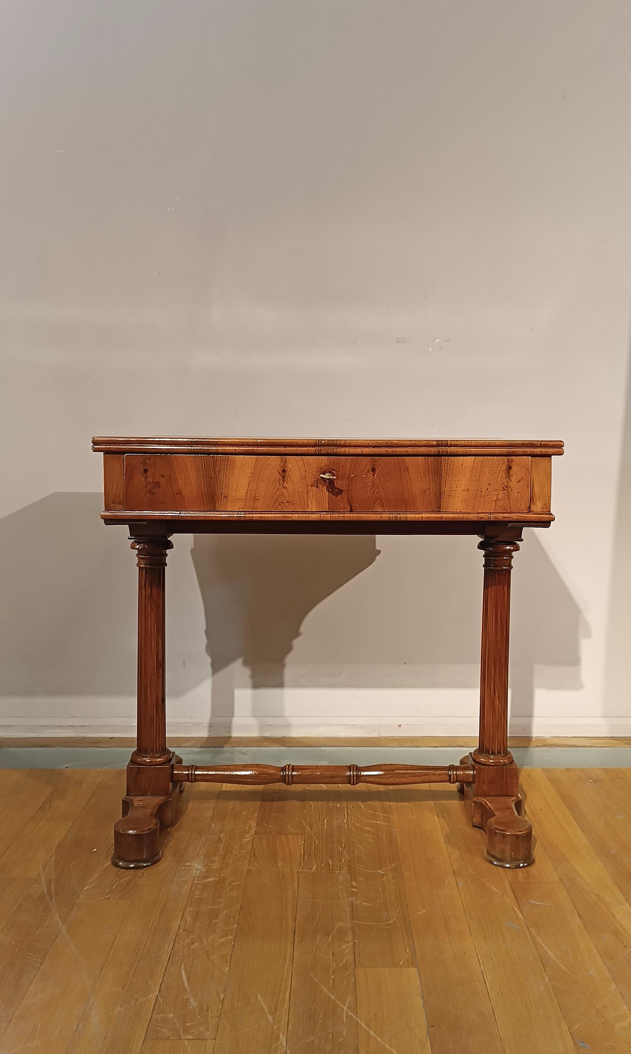 TABLE DE CARLHES X WALNUT DE LA PREMIÈRE ANNEE DU 19e SIÈCLE en vente 4
