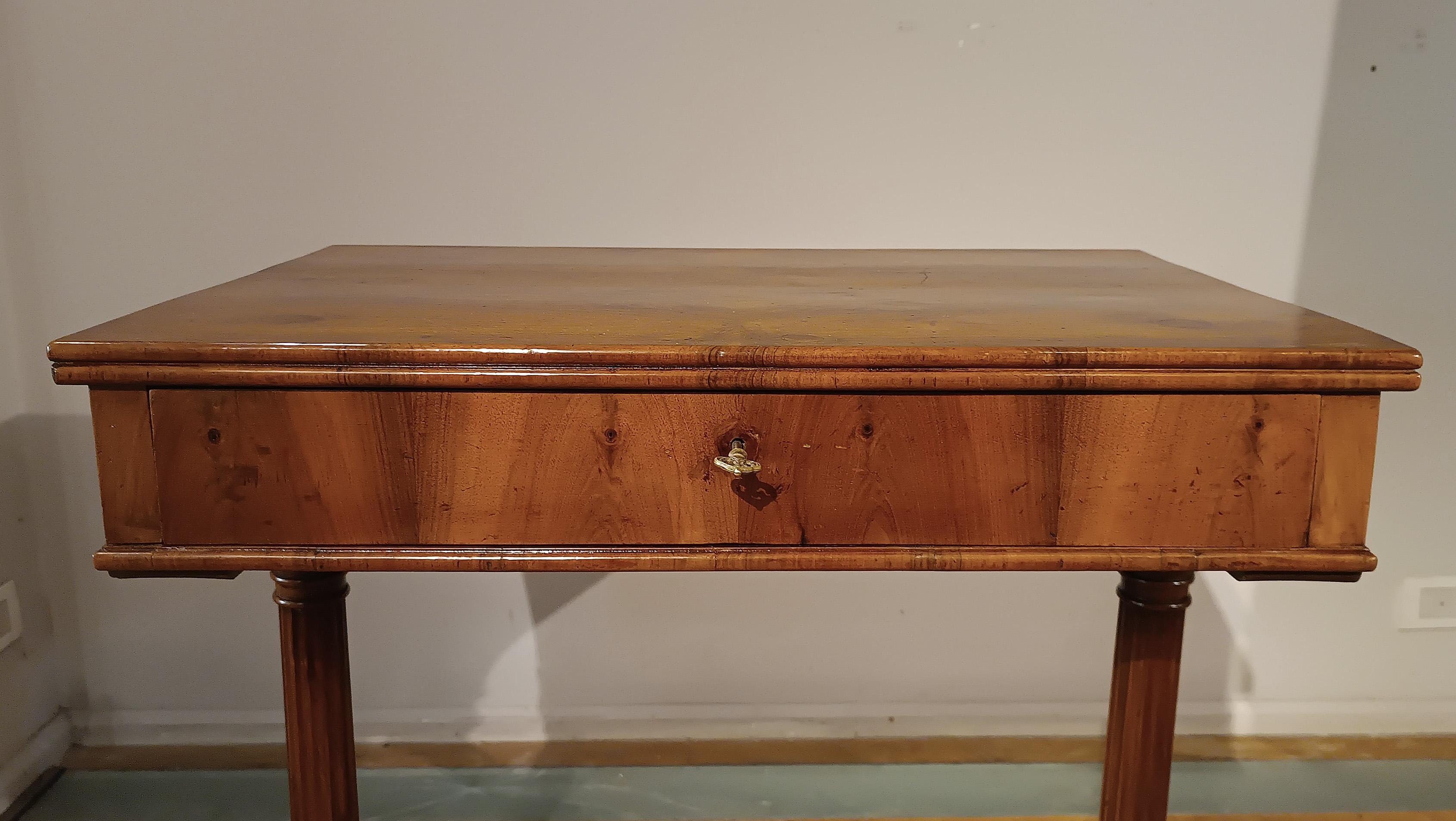 TABLE DE CARLHES X WALNUT DE LA PREMIÈRE ANNEE DU 19e SIÈCLE en vente 5