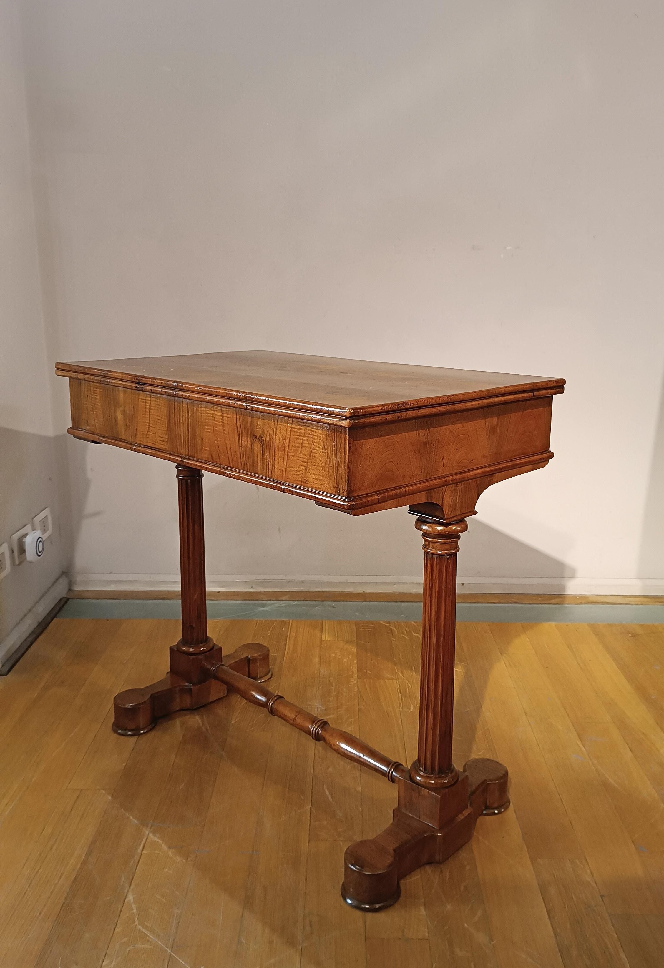 Sculpté à la main TABLE DE CARLHES X WALNUT DE LA PREMIÈRE ANNEE DU 19e SIÈCLE en vente