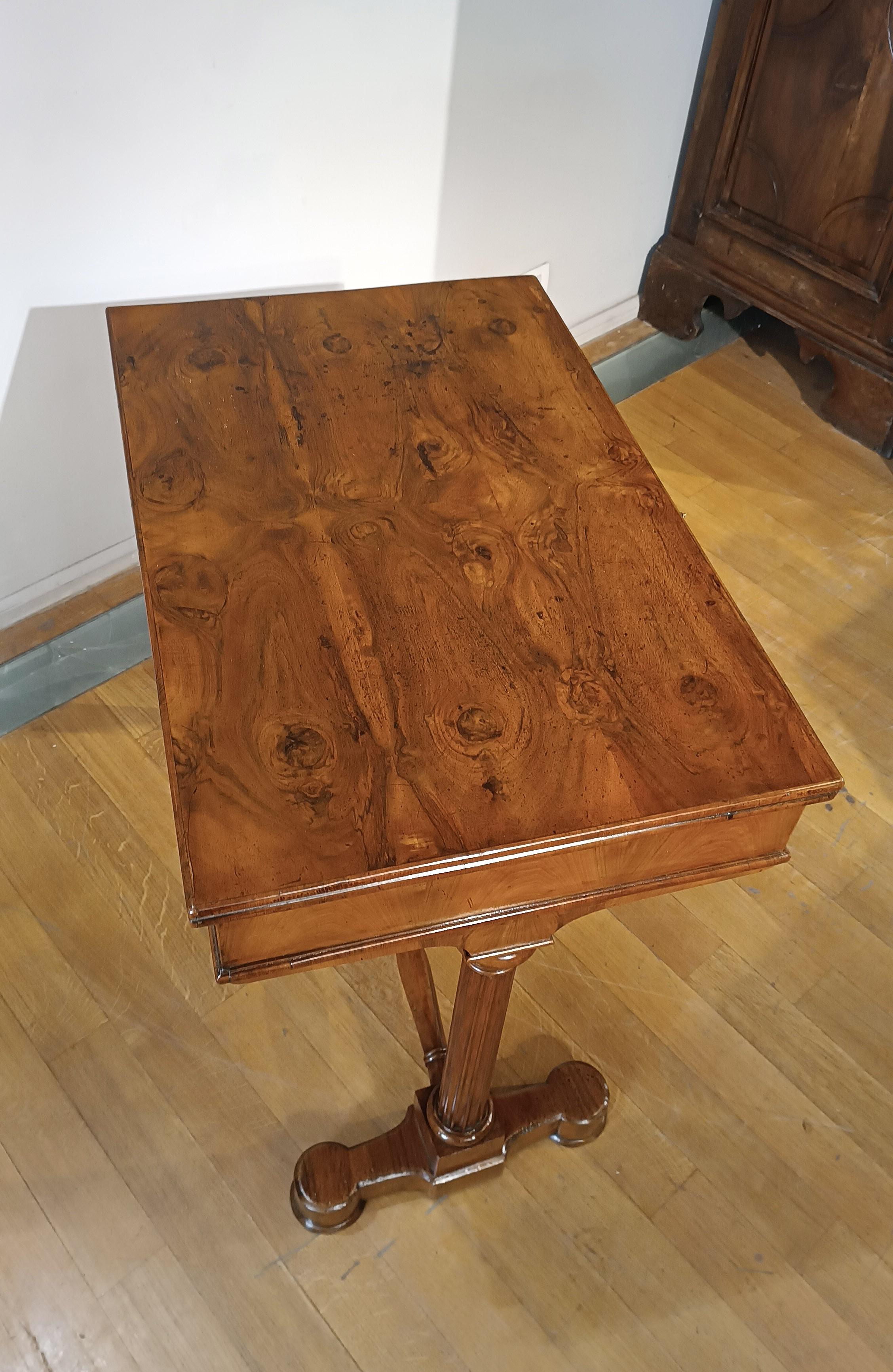 18th Century TABLE DE CARLHES X WALNUT DE LA PREMIÈRE ANNEE DU 19e SIÈCLE en vente