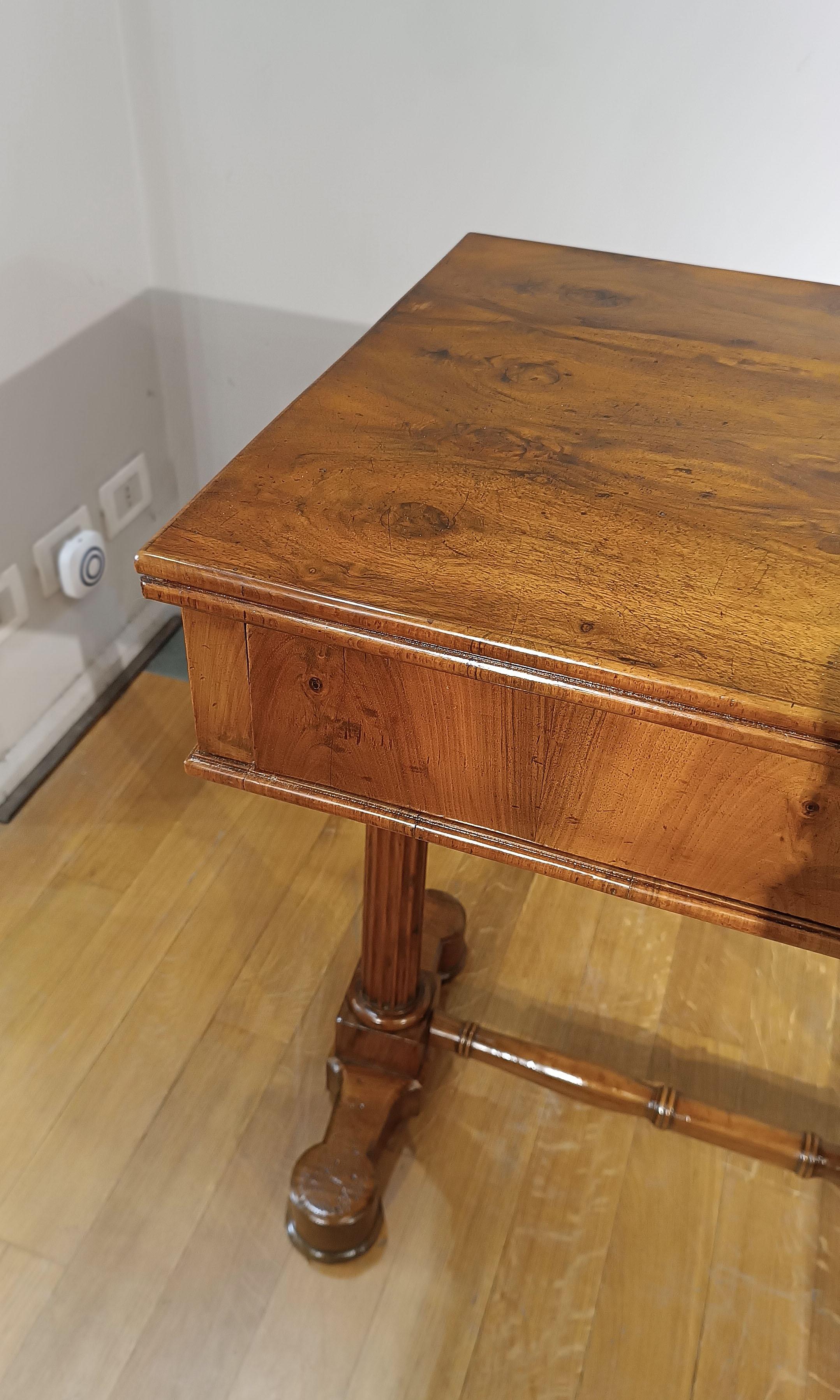 TABLE DE CARLHES X WALNUT DE LA PREMIÈRE ANNEE DU 19e SIÈCLE en vente 1