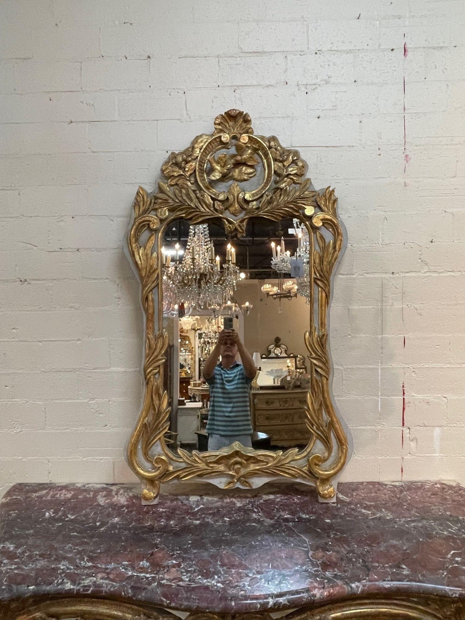 Very fine early 19th century carved and giltwood mirror. Featuring exceptional carvings including an elaborate crest at the top with birds. An exquisite piece with very fine craftsmanship! Stunning!