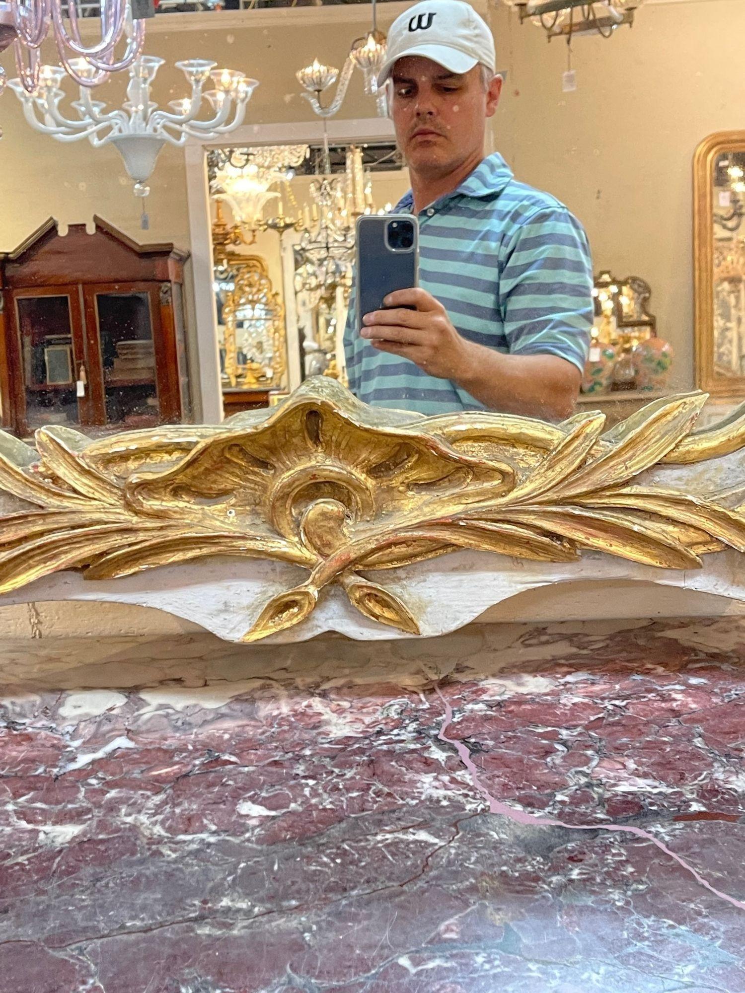 Early 19th Century Carved and Giltwood Mirror For Sale 4