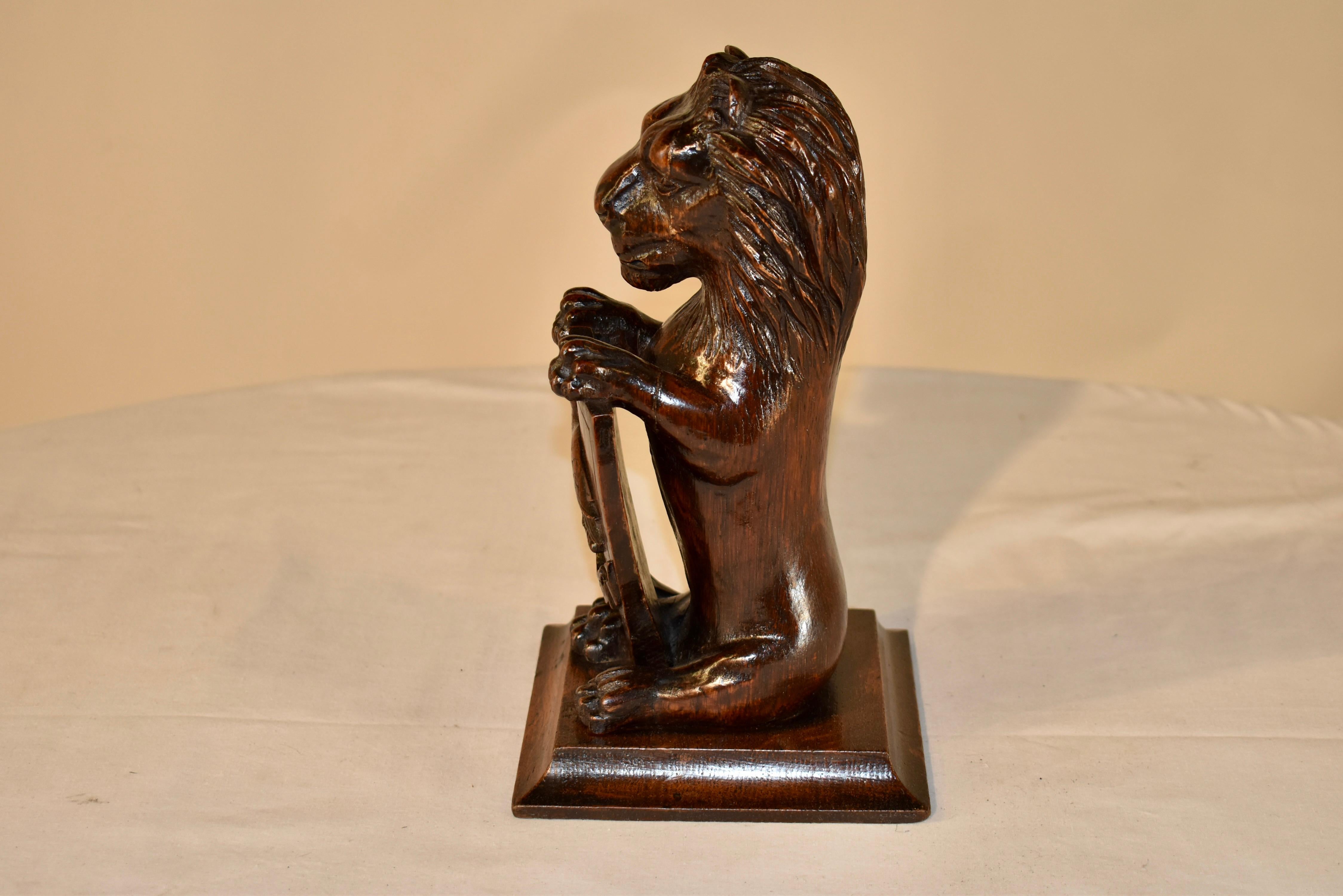 Hand-Carved Early 19th Century Carved Lion For Sale