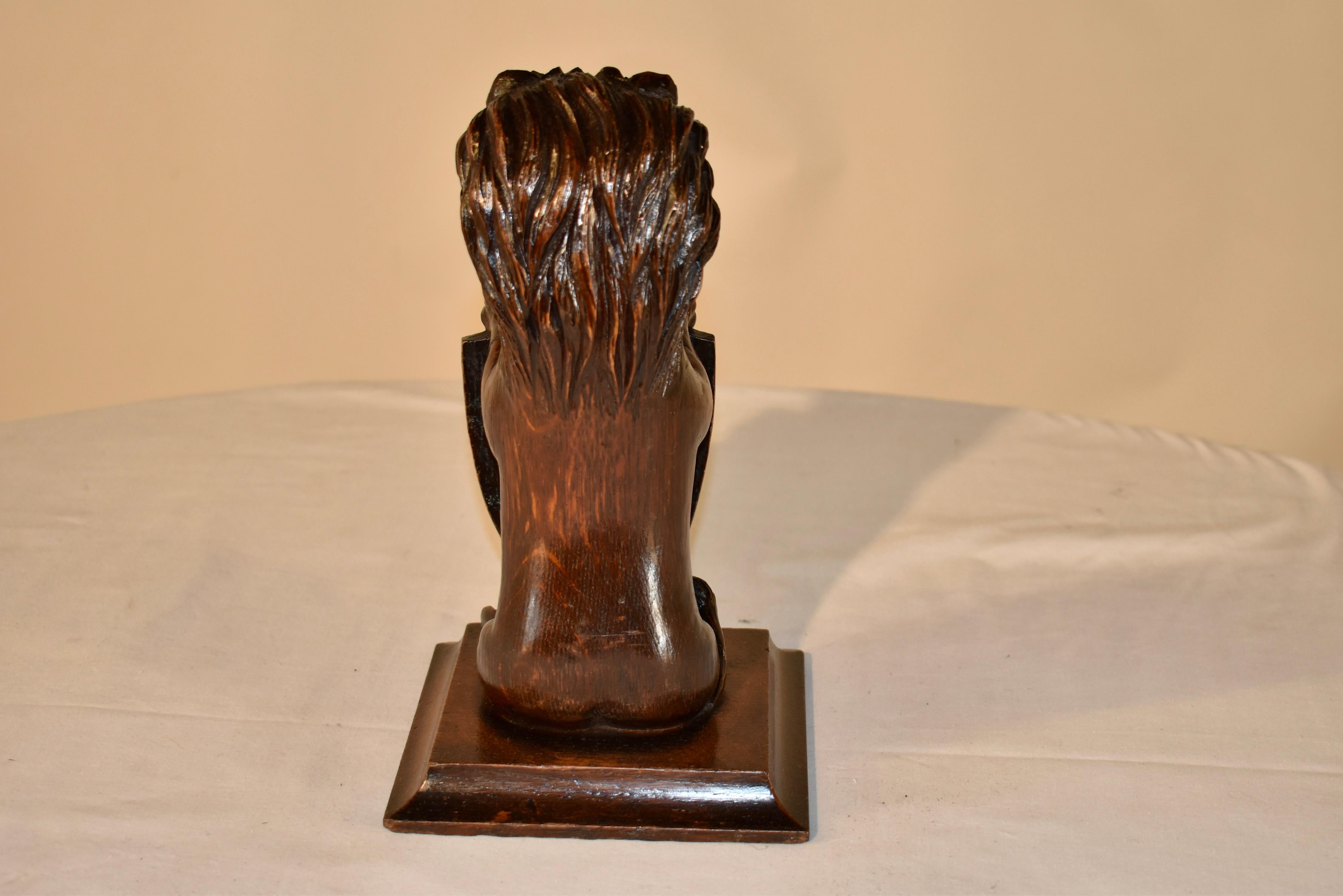Early 19th Century Carved Lion In Good Condition For Sale In High Point, NC