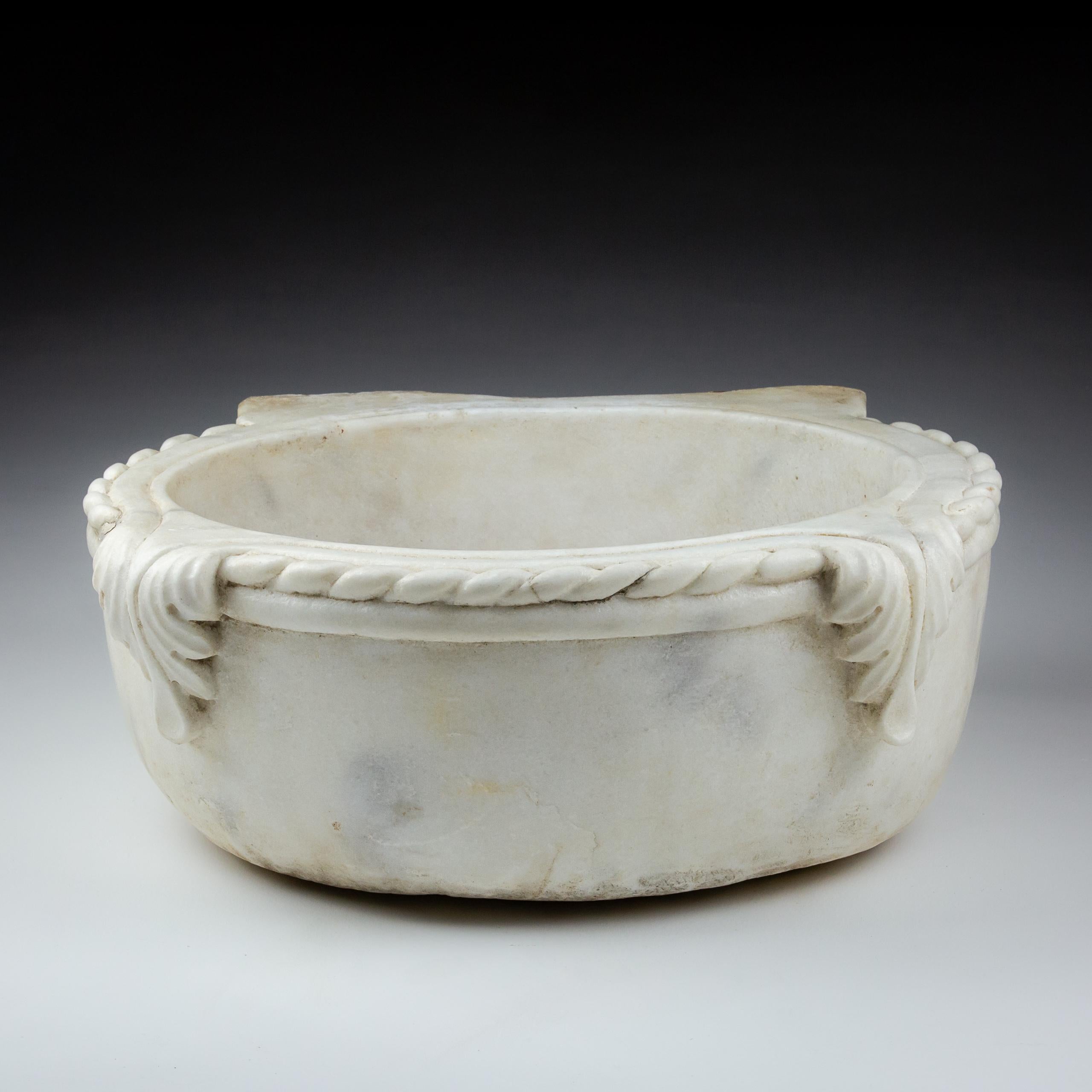 Early 19th Century Marble Font or Benitier, acanthus leaf decoration to each side, with a rope twist decoration along the rim. Excellent condition with a mellow soft patina. for the right project it would be a remarkable wash hand basin. Italy Circa