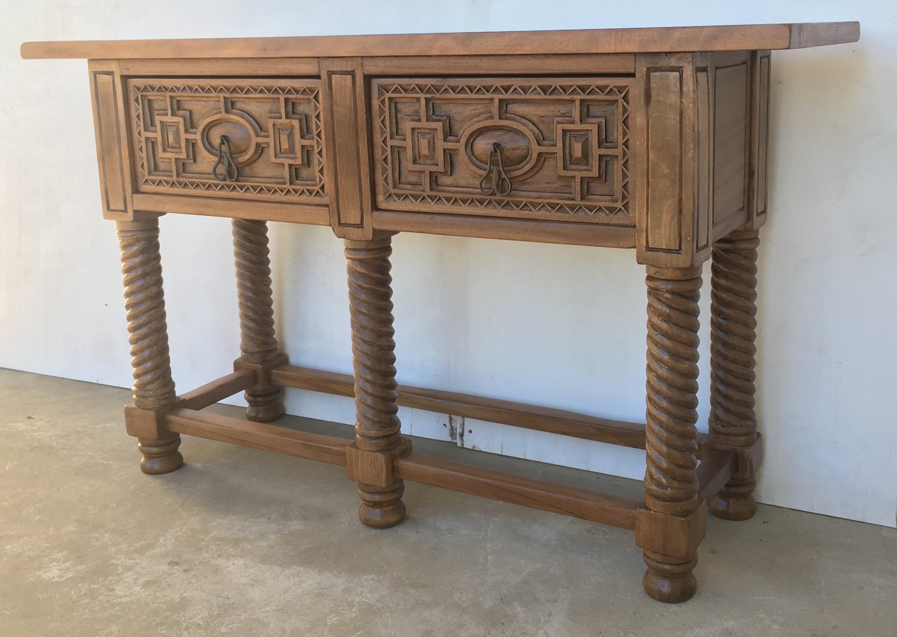 Early 19th Century Carved Walnut Wood Catalan Spanish Console Table (Barock)