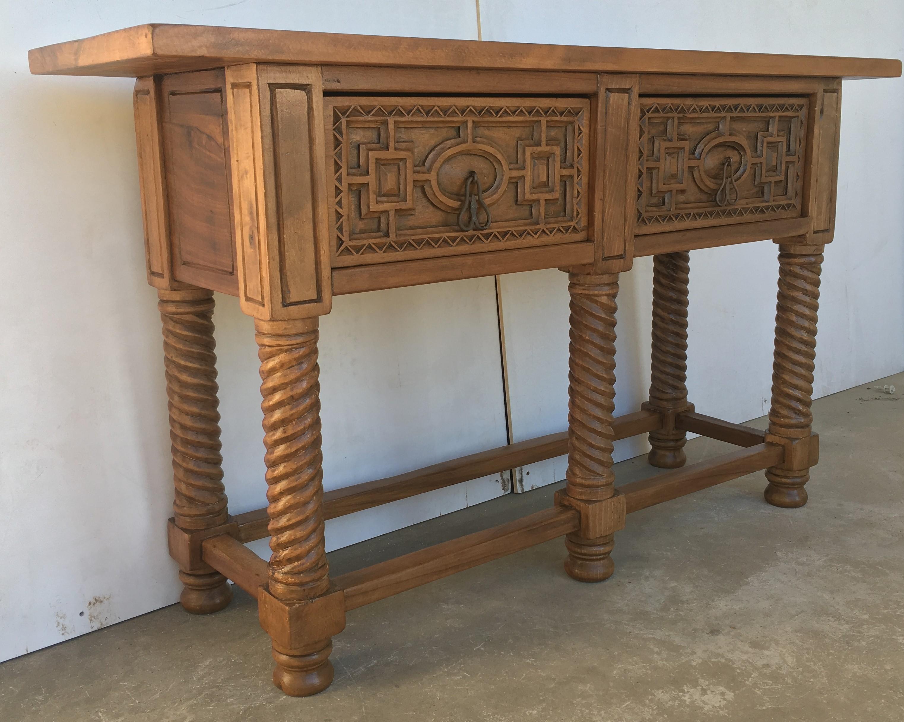 Early 19th Century Carved Walnut Wood Catalan Spanish Console Table (Spanisch)