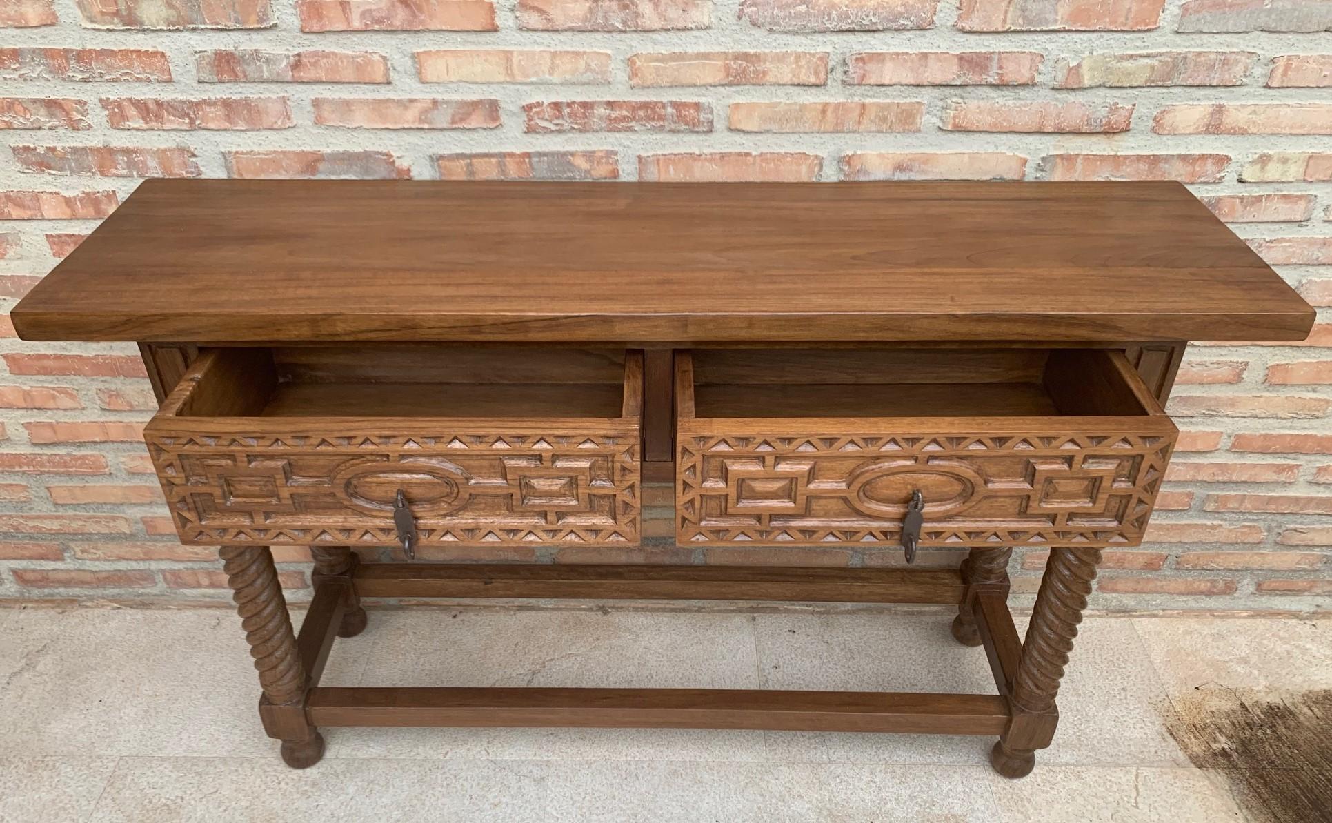 Early 19th Century Carved Walnut Wood Catalan Spanish Console Table In Good Condition In Miami, FL