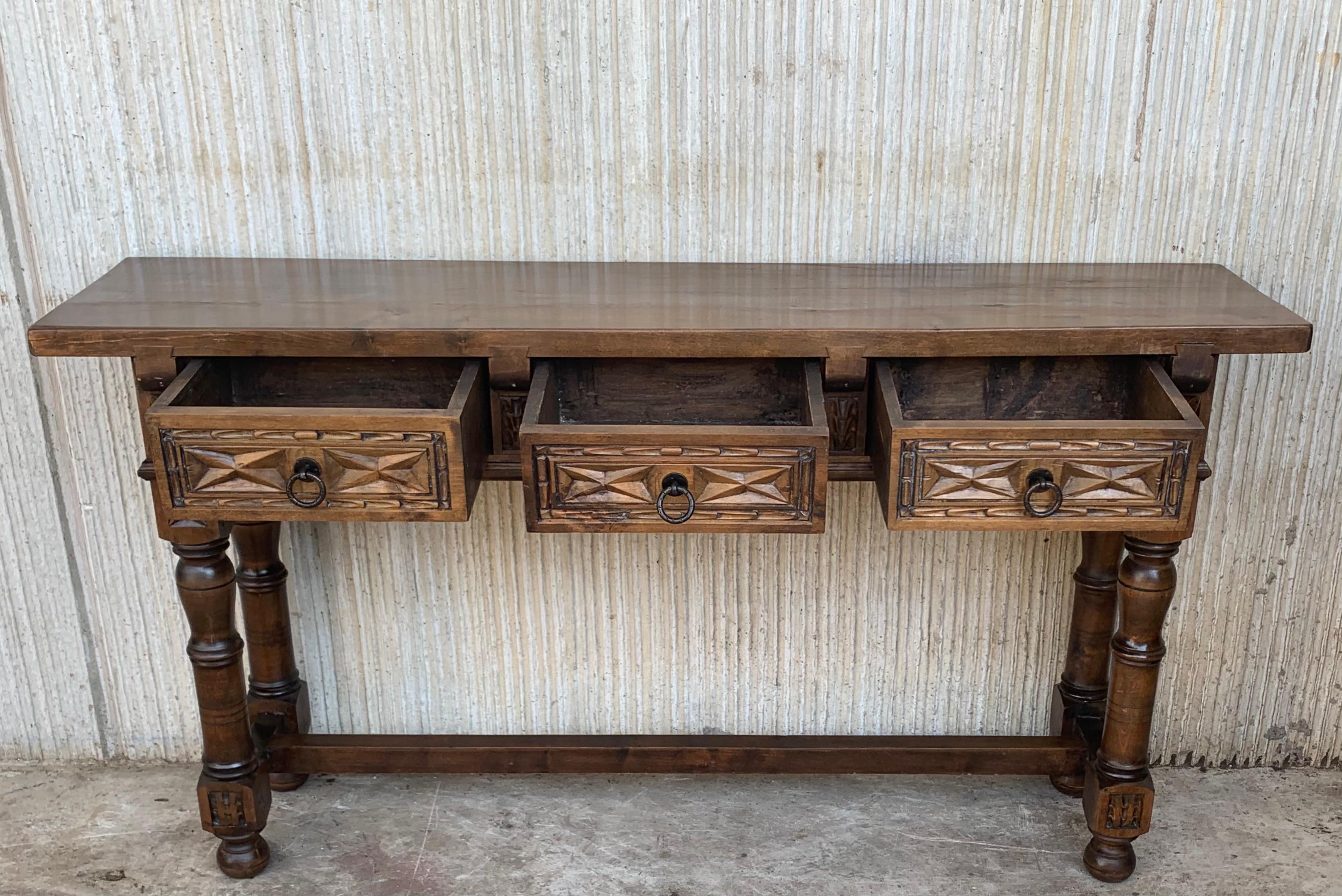 Hand-Carved Early 19th Century Carved Walnut Wood Catalan Spanish Console Table