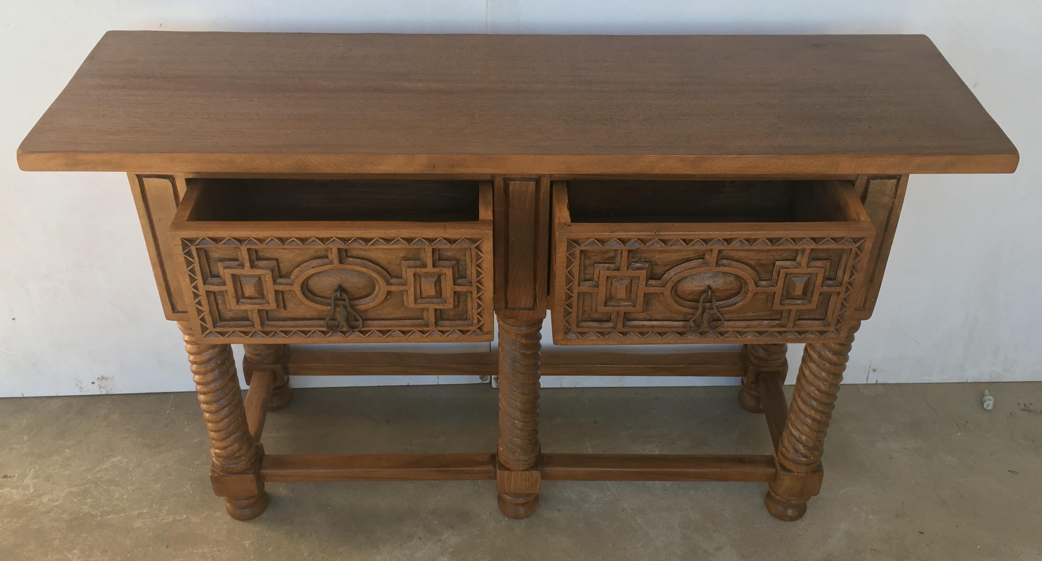 Early 19th Century Carved Walnut Wood Catalan Spanish Console Table (Eisen)