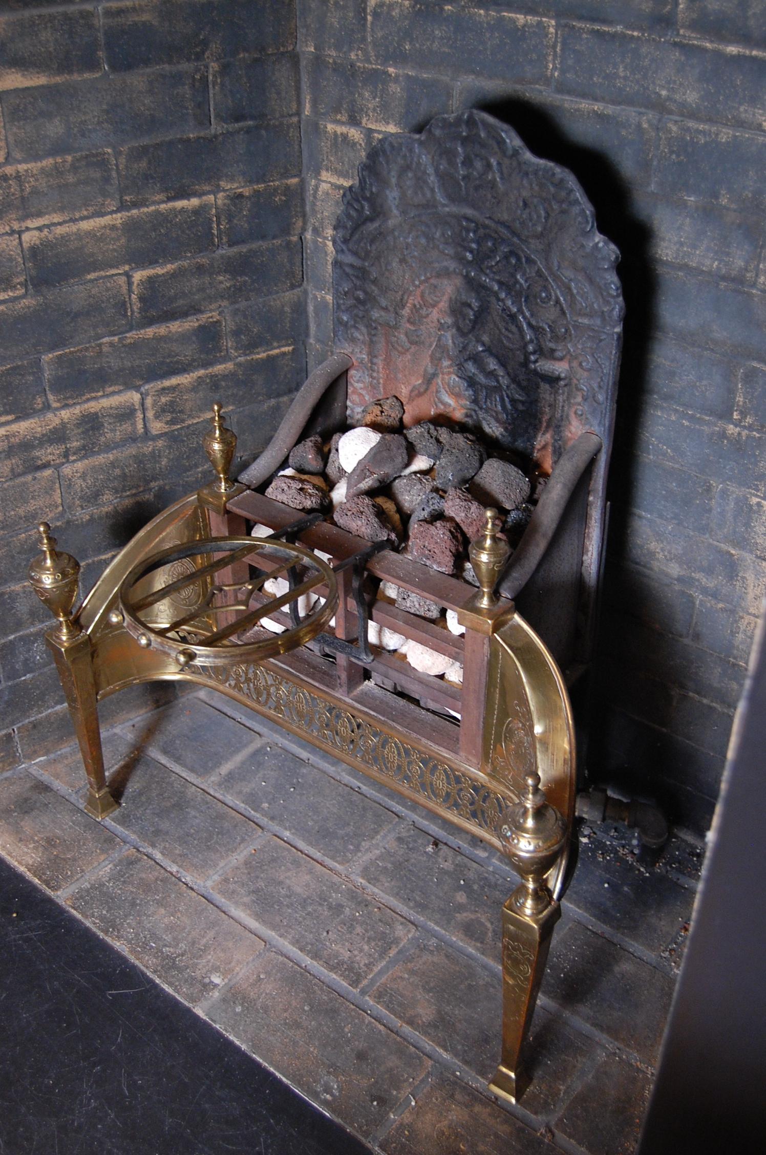 Early 19th Century Cast Iron and Brass Fireplace Insert For Sale 11