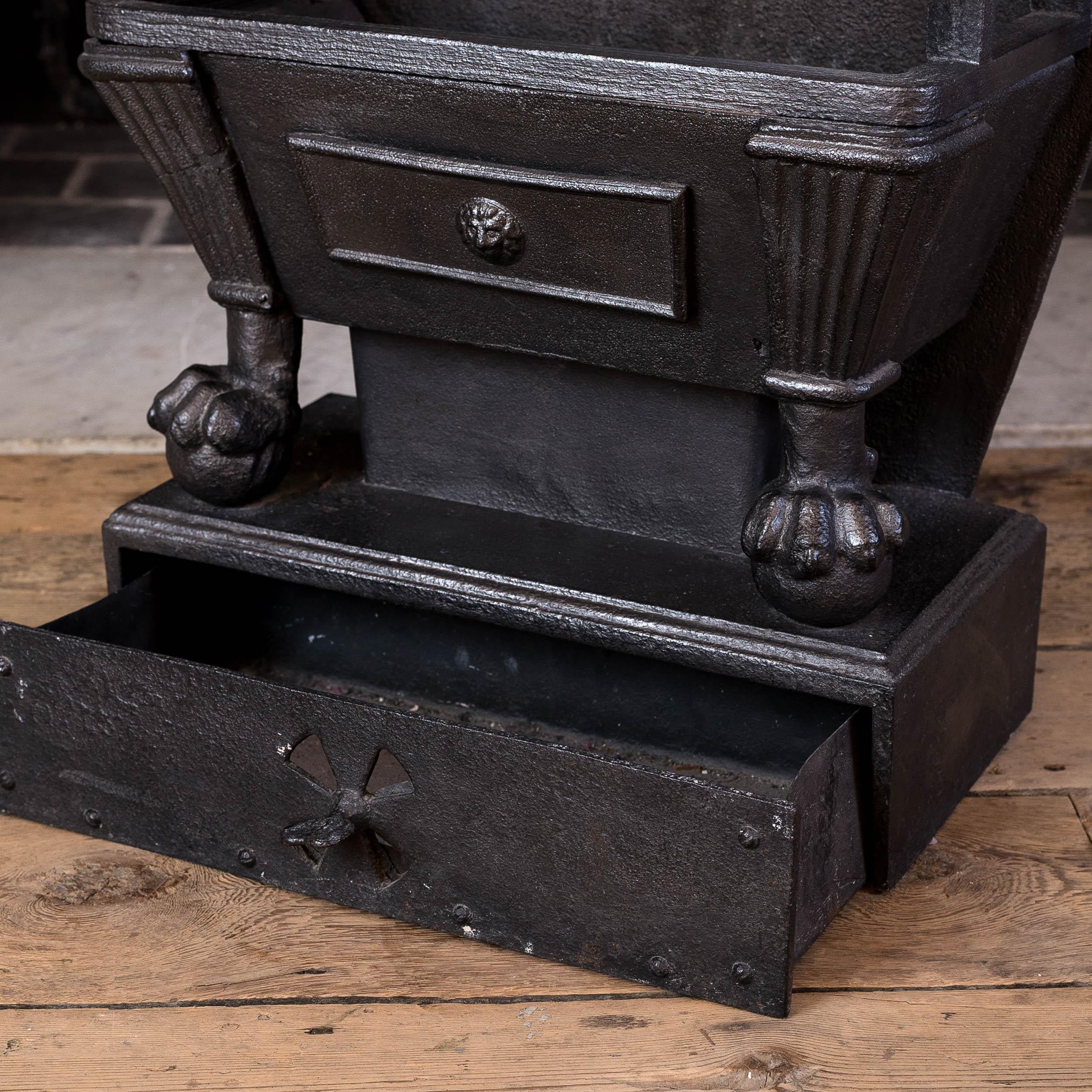 Early 19th Century Cast Iron Coal Grate For Sale 5