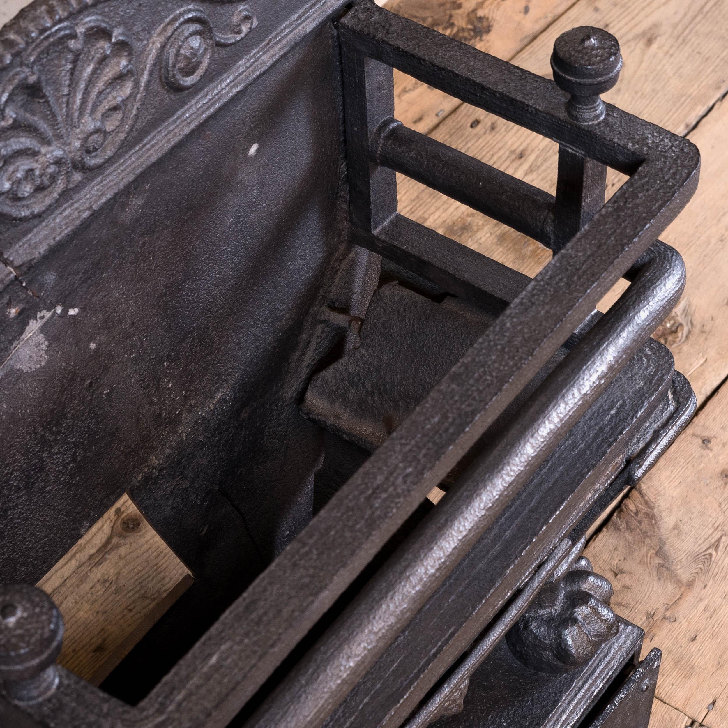 Early 19th Century Cast Iron Coal Grate For Sale 7