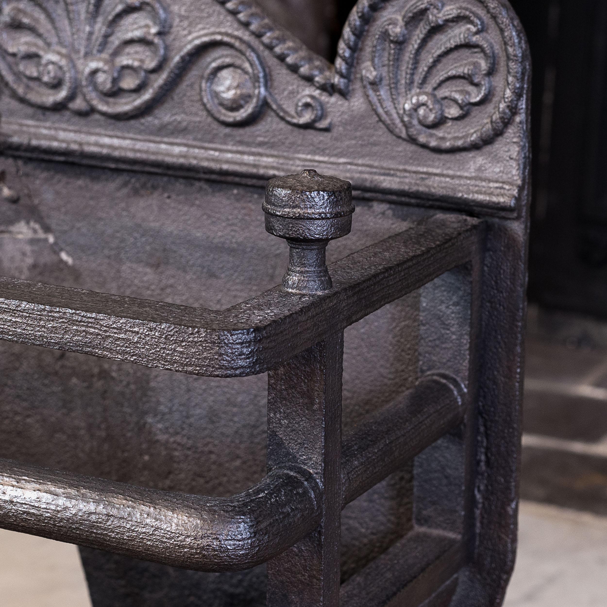 English Early 19th Century Cast Iron Coal Grate For Sale