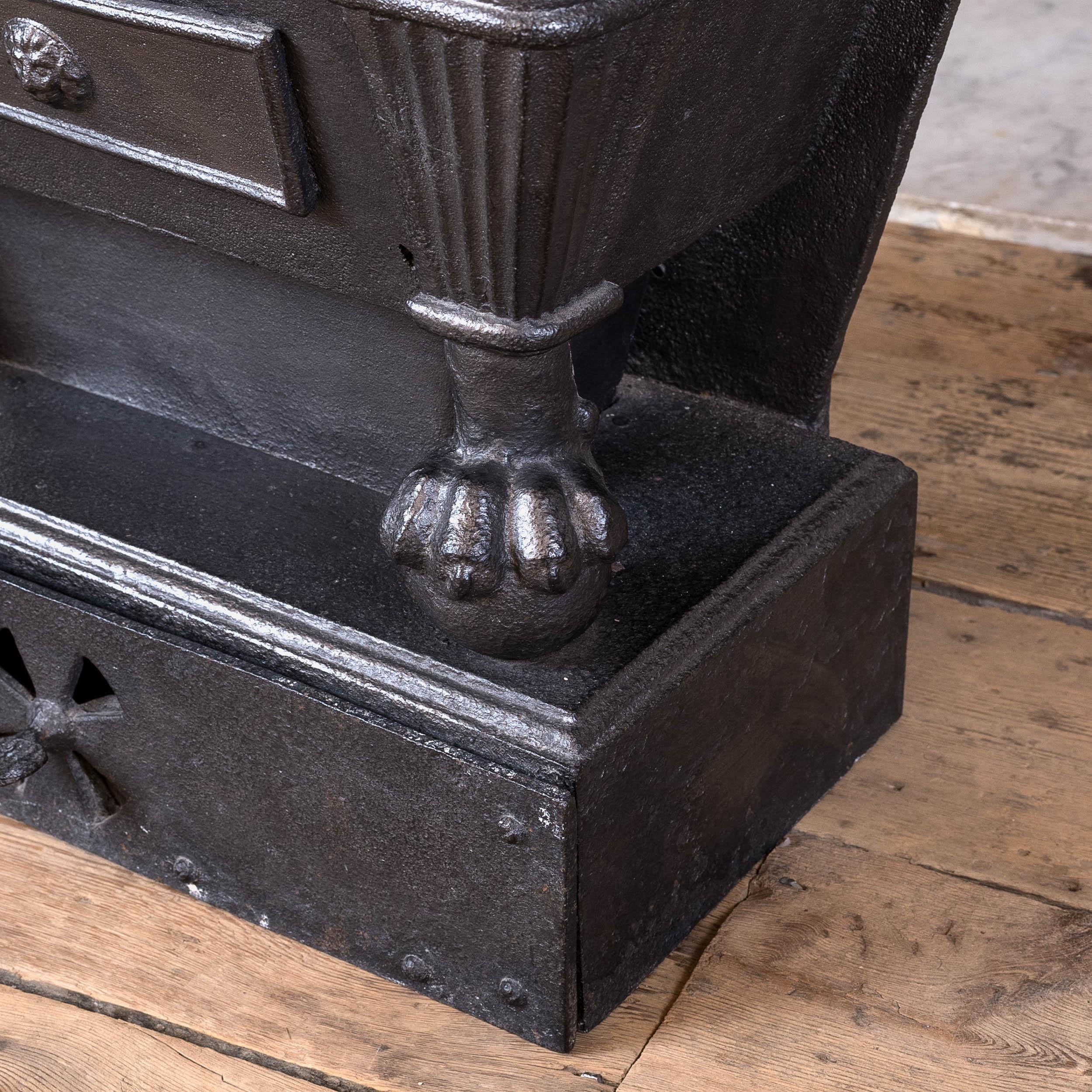 Early 19th Century Cast Iron Coal Grate For Sale 3