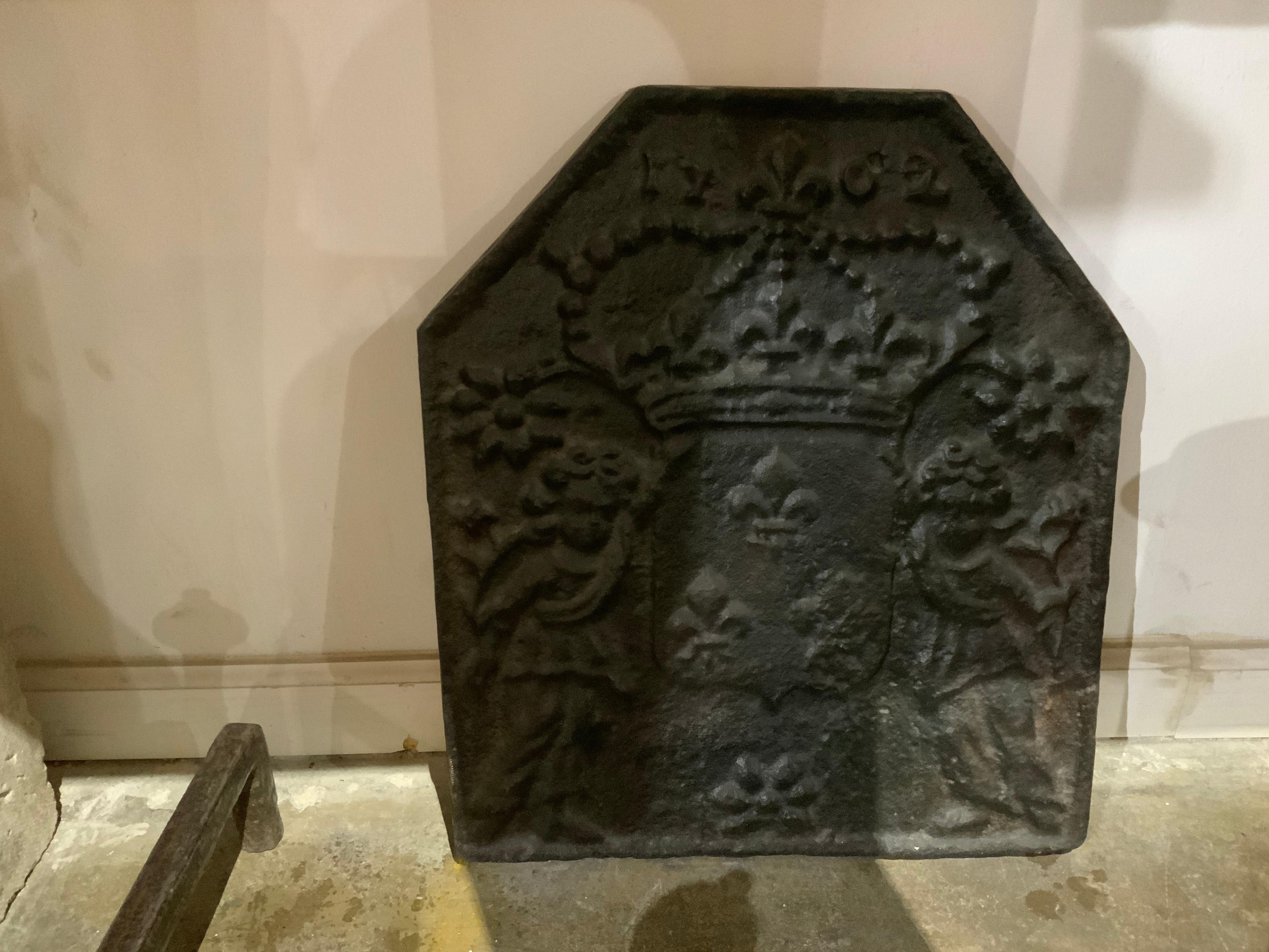 Early 19th Century Cast Iron Fireback from France In Good Condition For Sale In Dallas, TX