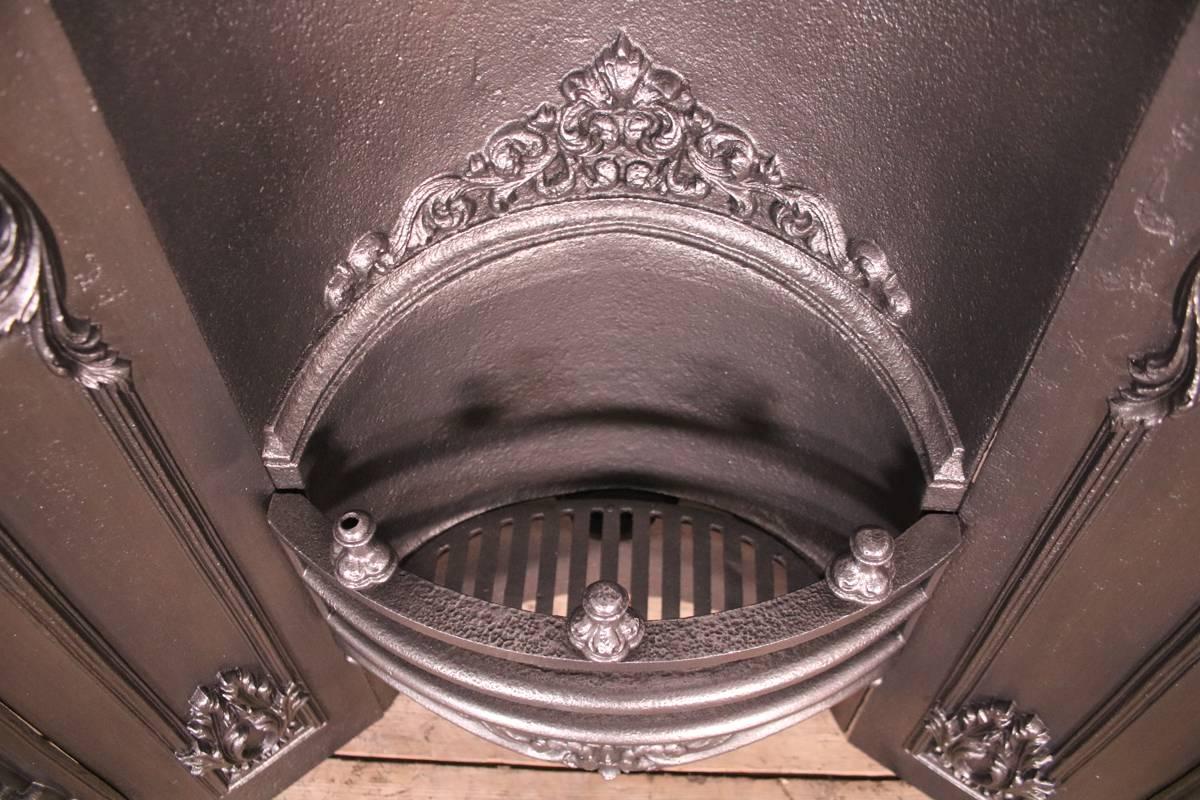William IV Early 19th Century Cast Iron Register Grate For Sale