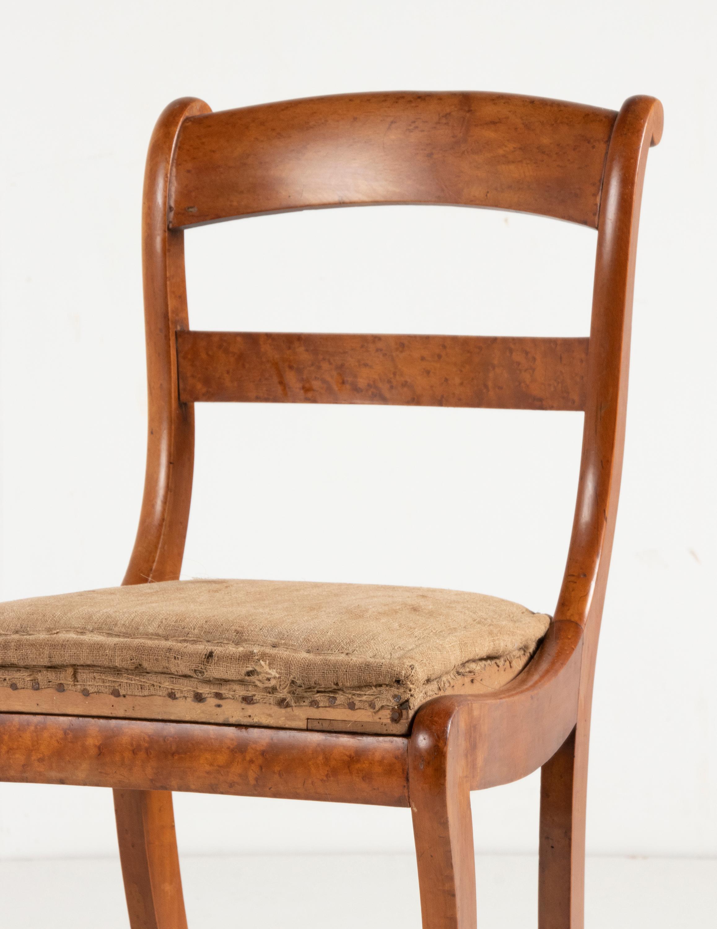 Early 19th Century Charles X Birds-Eye Maple Wood Dining Chairs For Sale 4