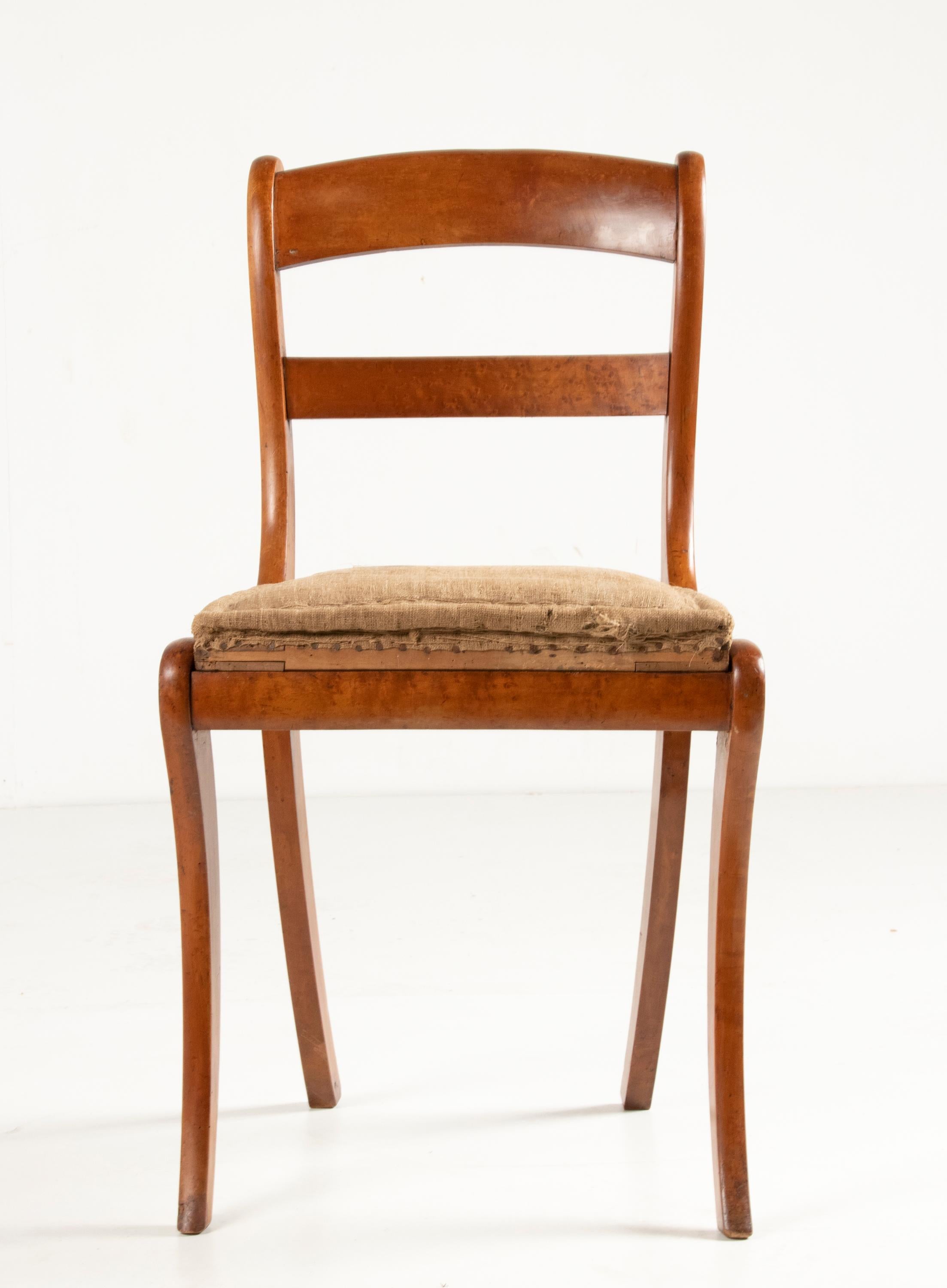 Hand-Crafted Early 19th Century Charles X Birds-Eye Maple Wood Dining Chairs For Sale