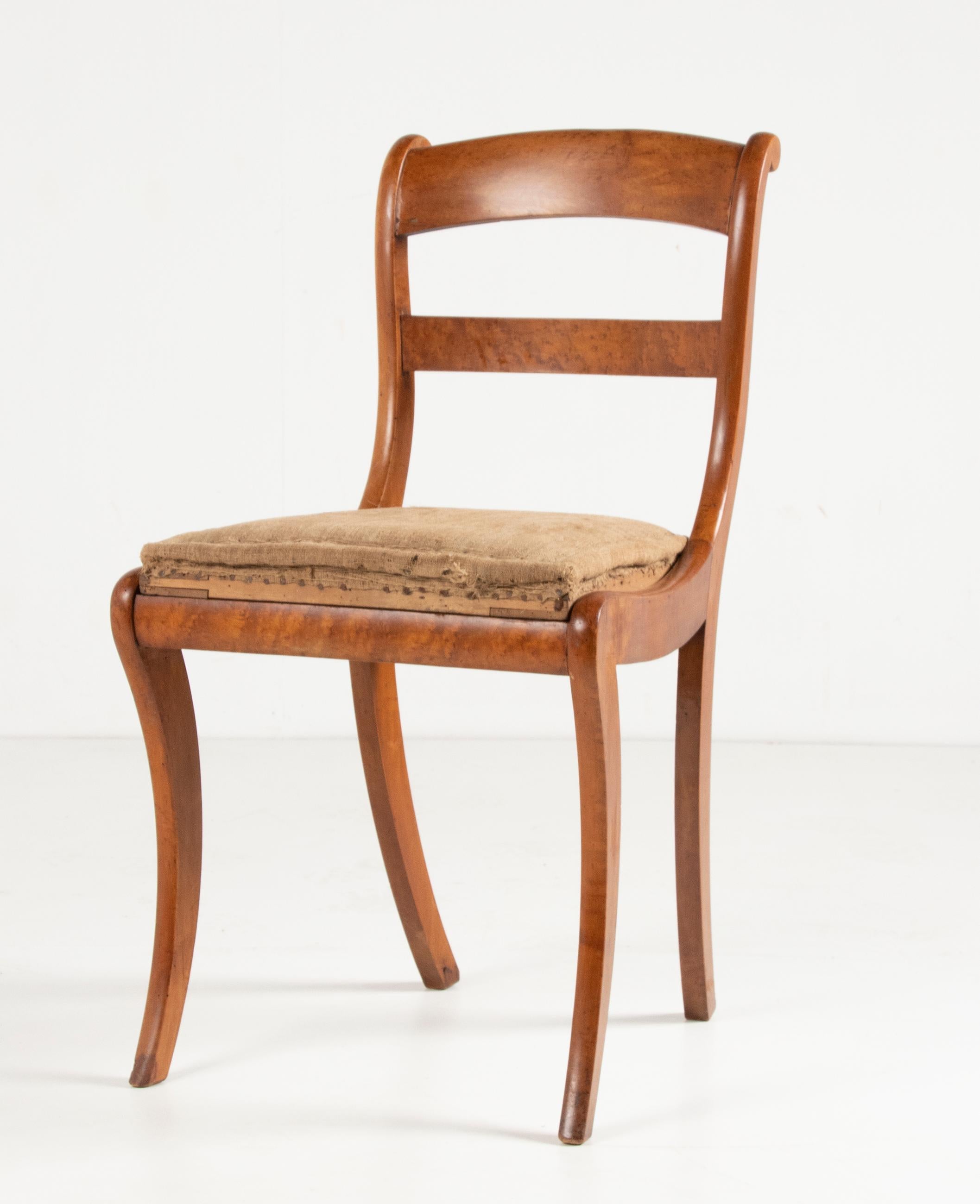 Early 19th Century Charles X Birds-Eye Maple Wood Dining Chairs For Sale 3