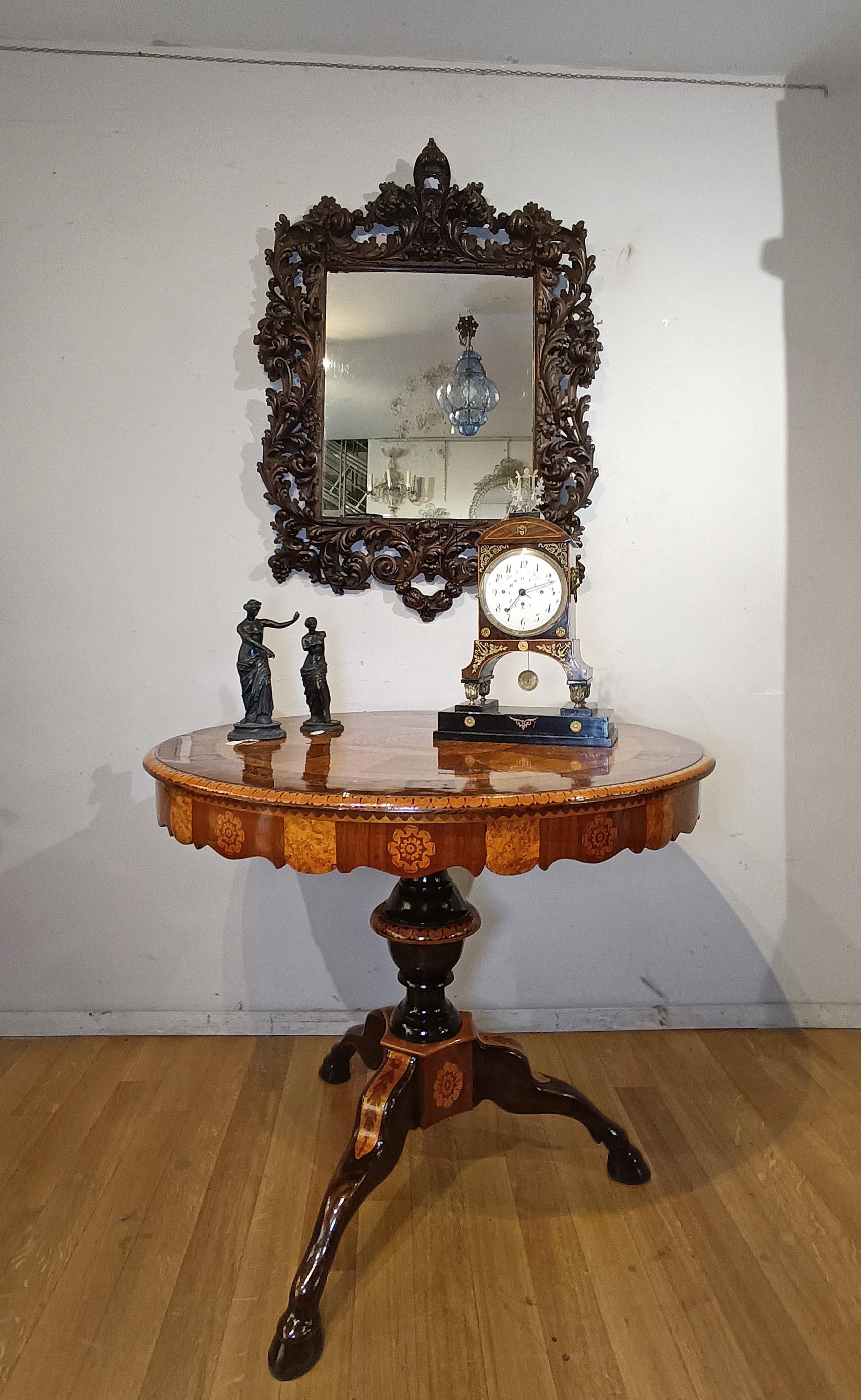 EARLY 19th CENTURY CHARLES X CENTER TABLE WITH INLAYS in vendita 2