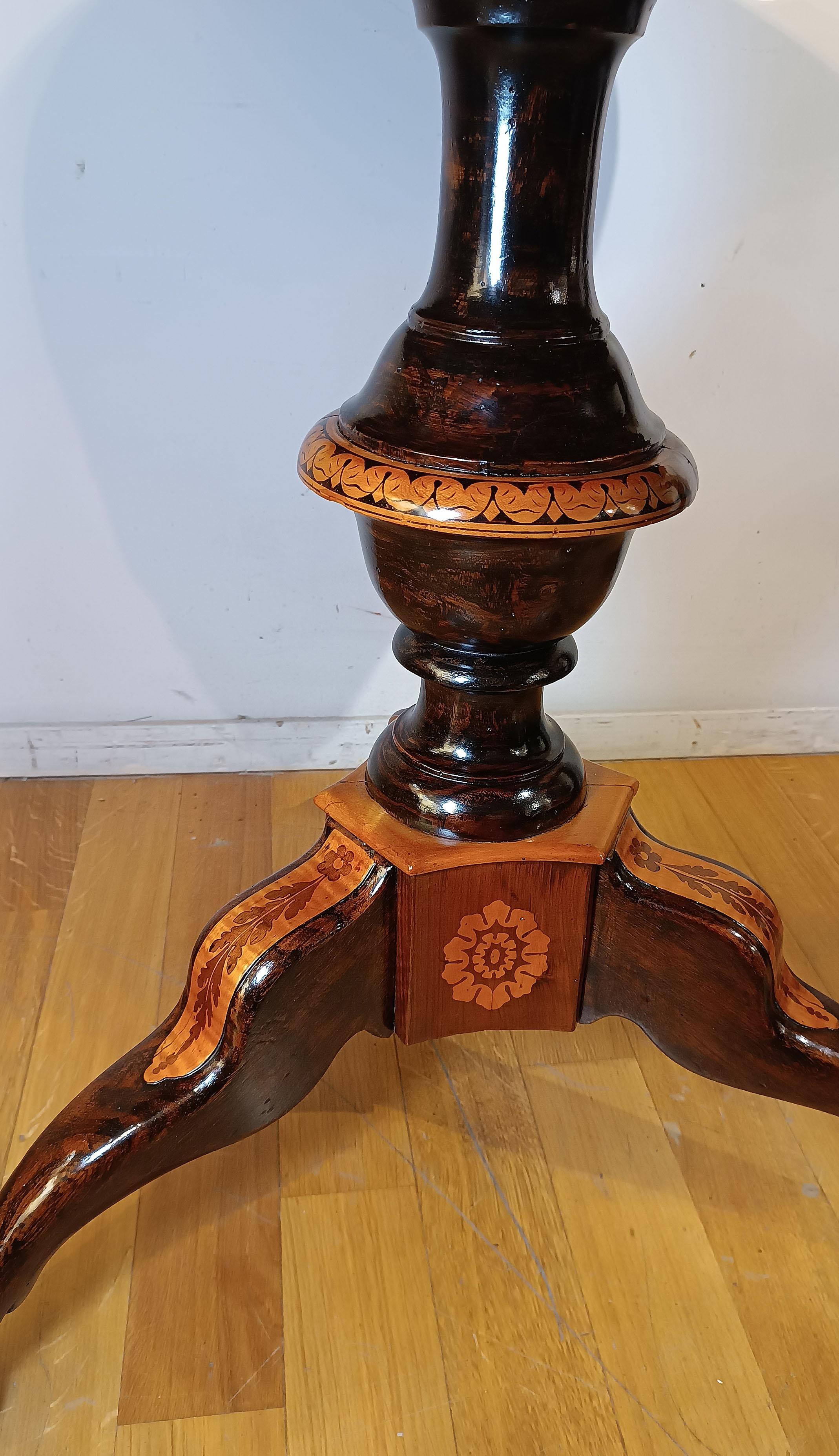 Intagliato a mano EARLY 19th CENTURY CHARLES X CENTER TABLE WITH INLAYS in vendita