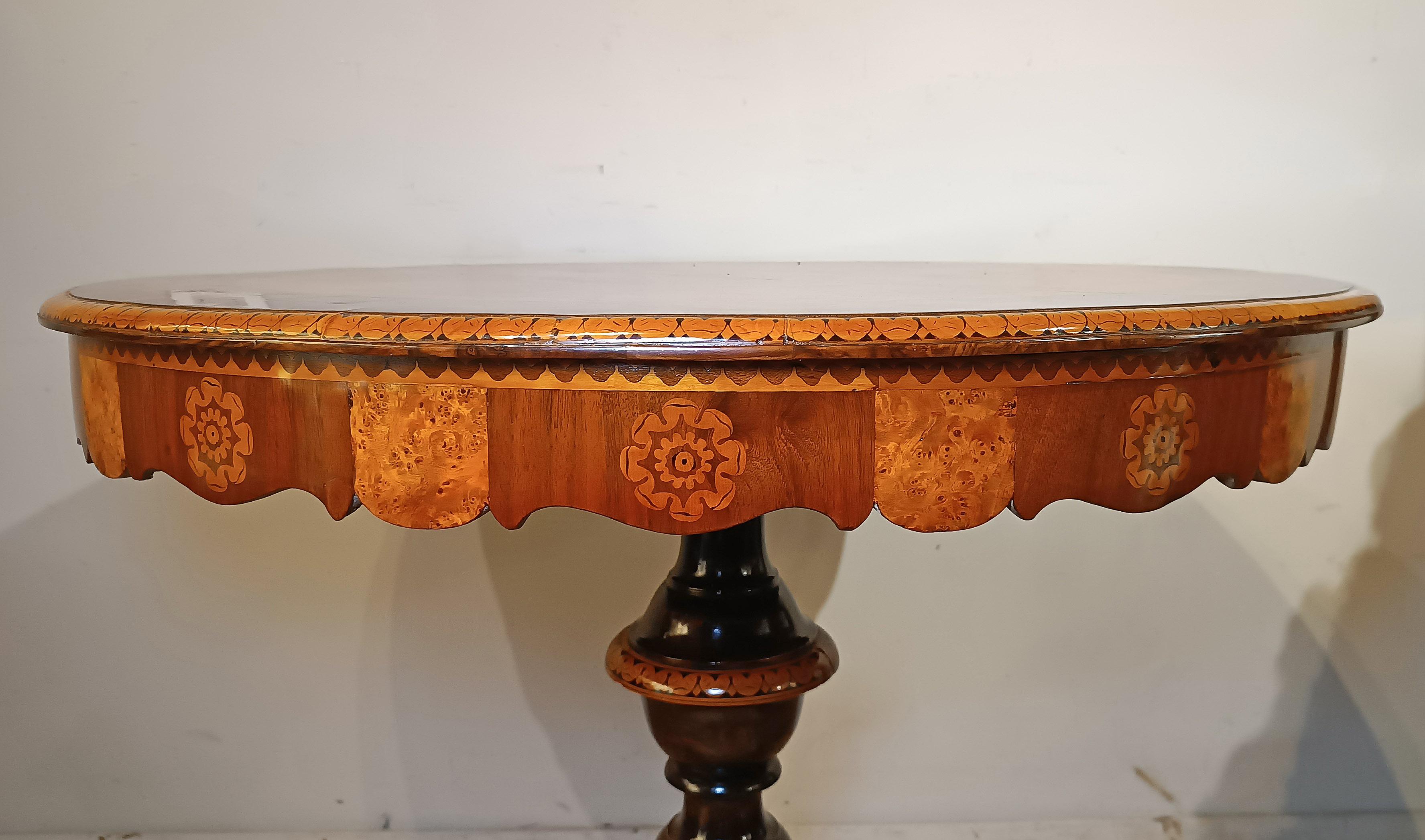 19th Century EARLY 19th CENTURY CHARLES X CENTER TABLE WITH INLAYS in vendita