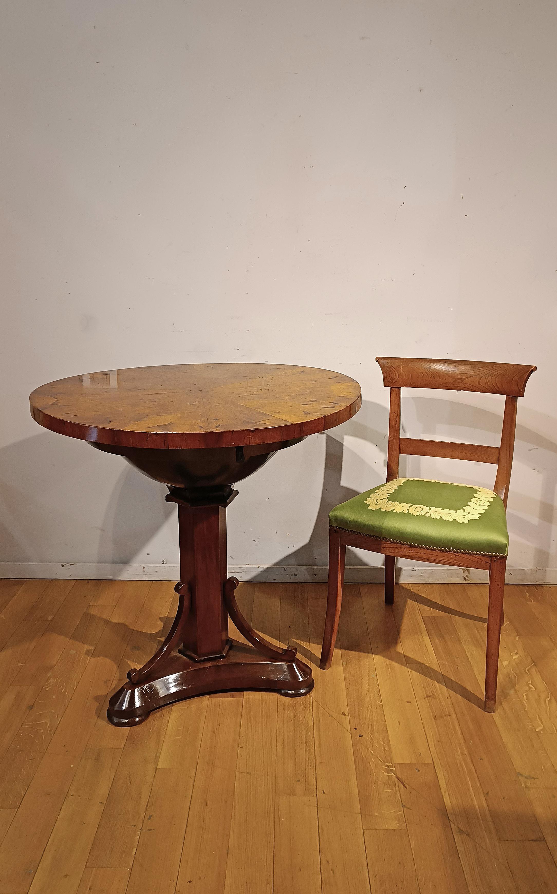 TABLE À CAFÉ CHARLES X DU DÉBUT DU 19e SIÈCLE EN NOYER en vente 2
