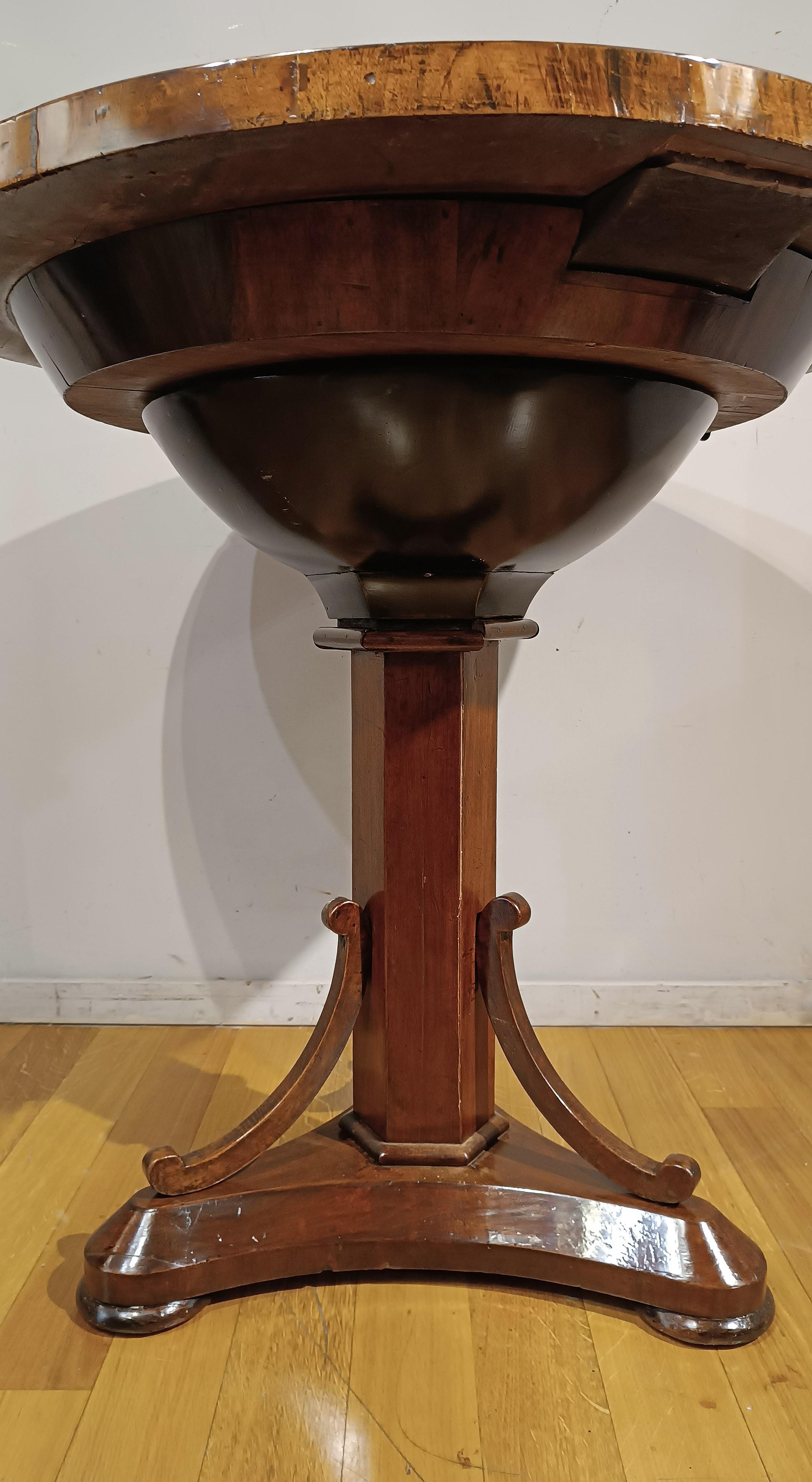 TABLE À CAFÉ CHARLES X DU DÉBUT DU 19e SIÈCLE EN NOYER en vente 3