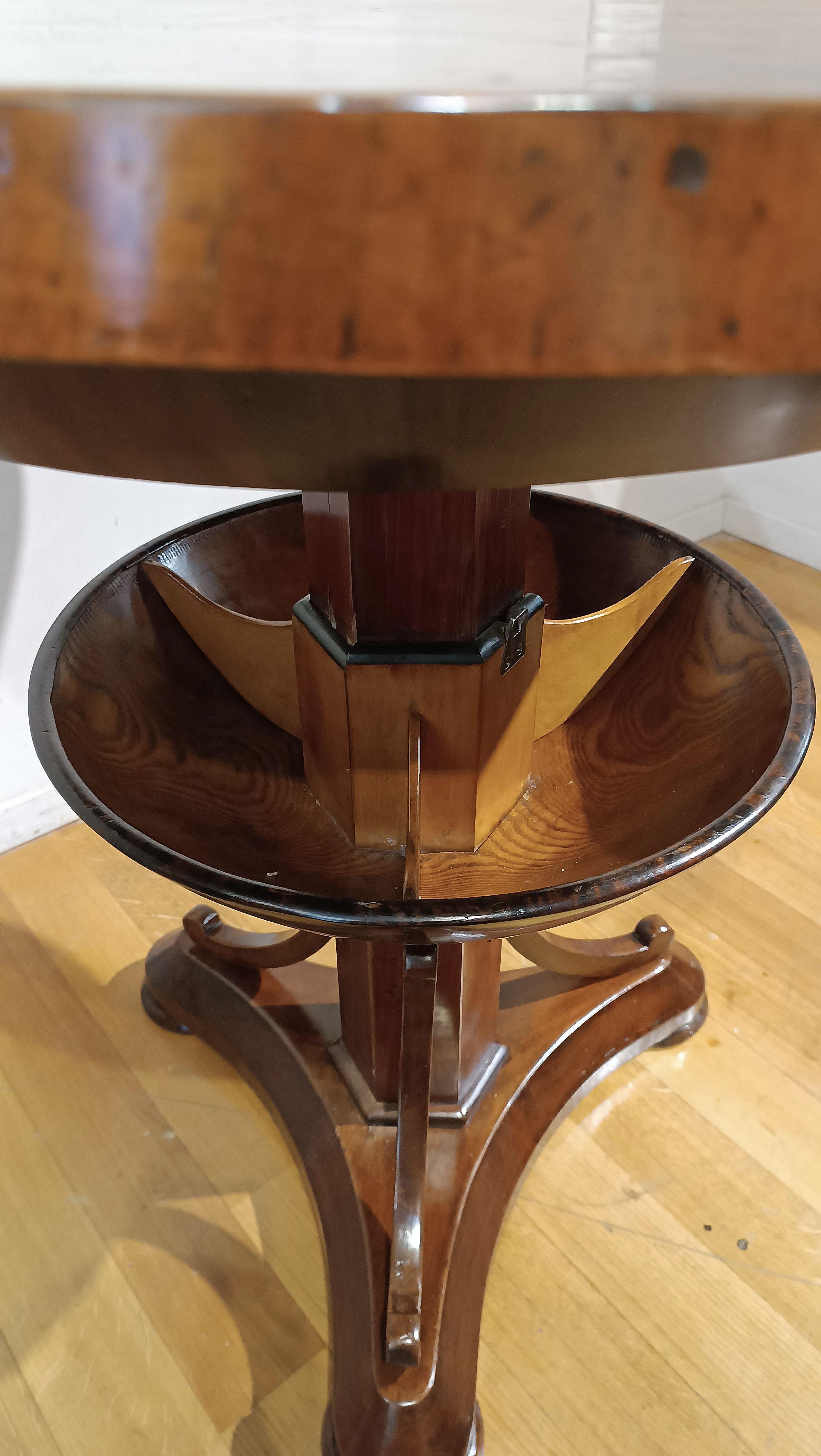 Noyer TABLE À CAFÉ CHARLES X DU DÉBUT DU 19e SIÈCLE EN NOYER en vente
