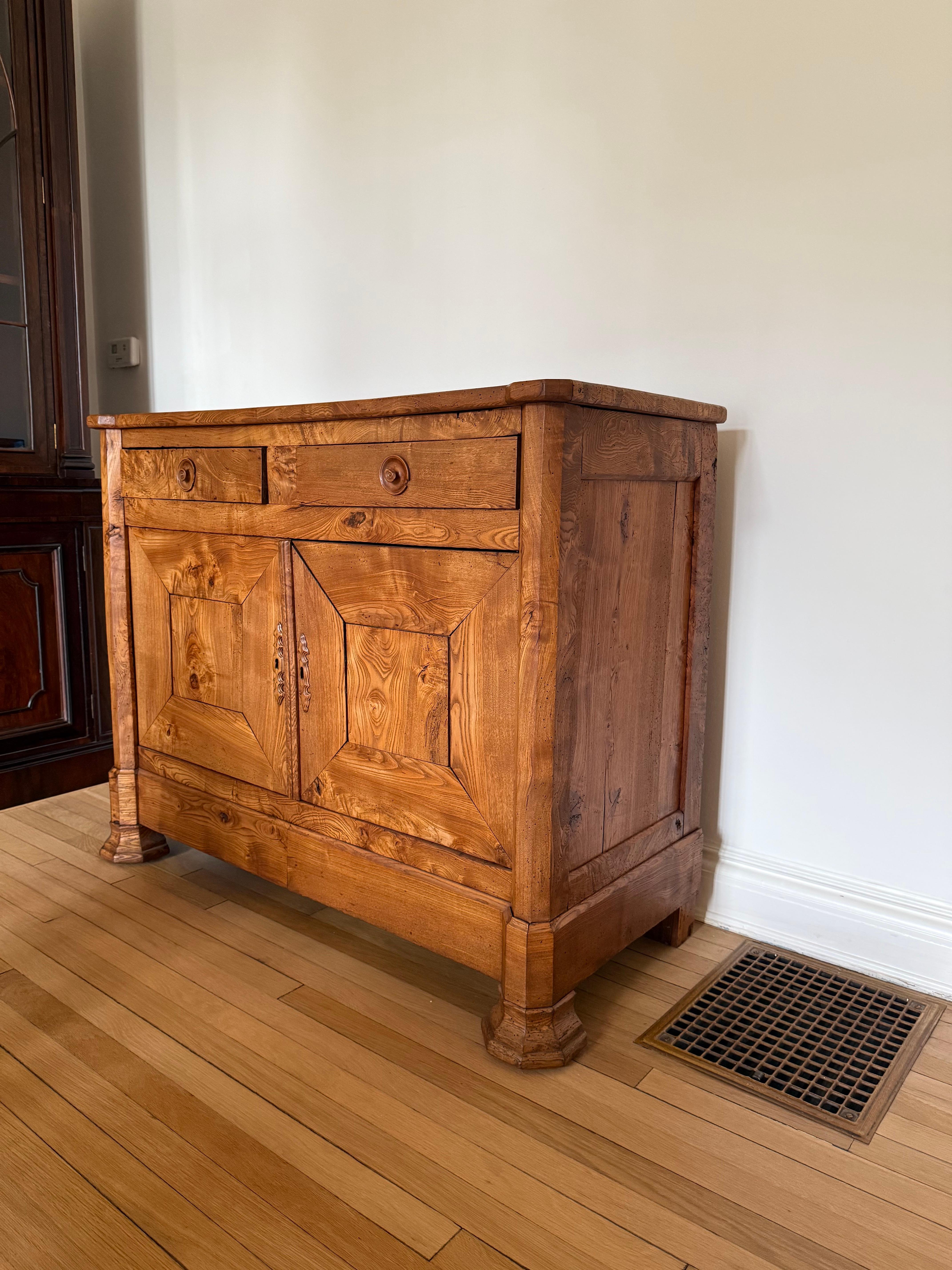 Early 19th Century Charles X French Burr Elm Wood Buffett In Good Condition For Sale In New York, NY