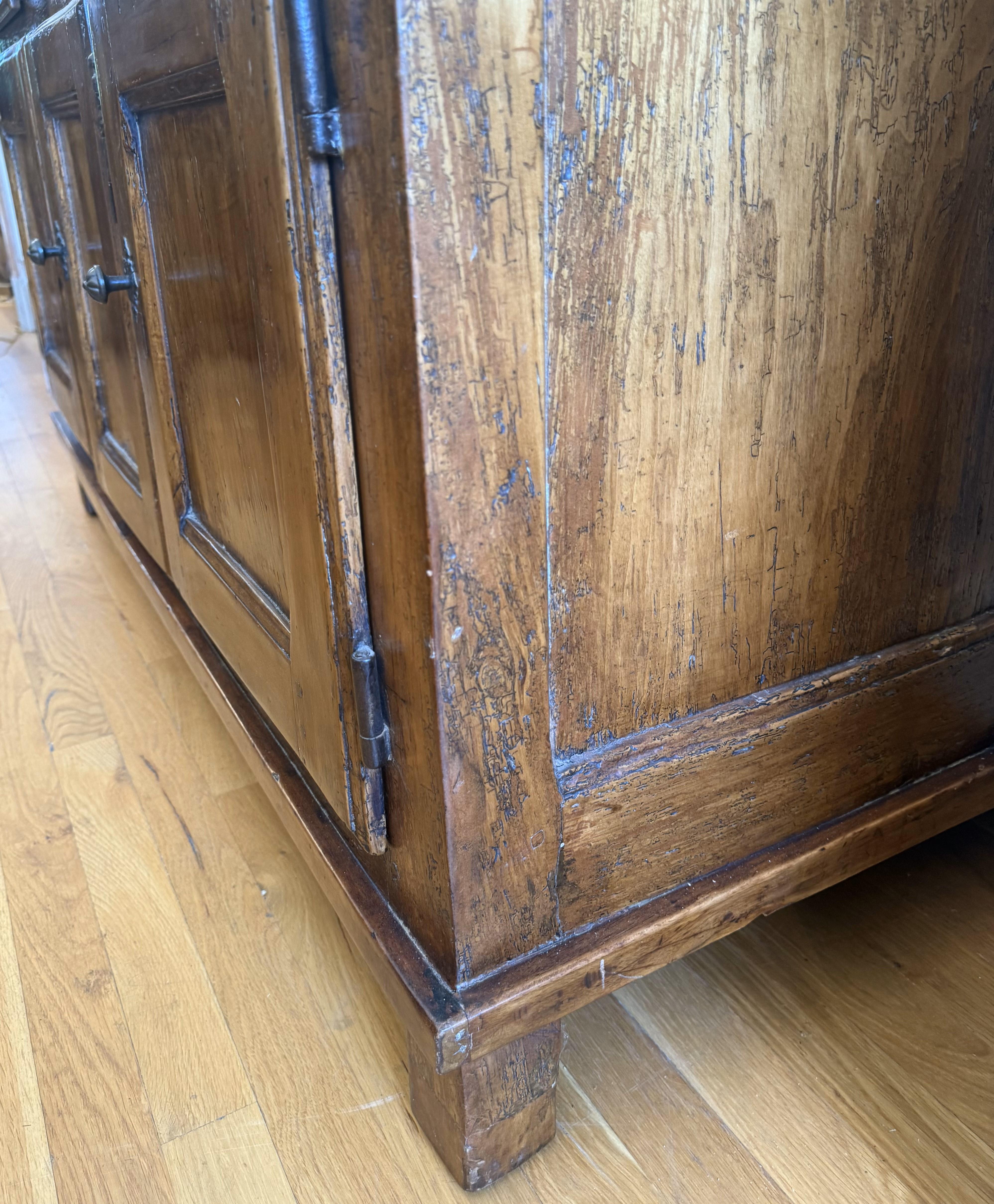 Frühes 19. Jahrhundert Charles X Französisch Provincial Kirsche Wood Enfilade (Metall) im Angebot