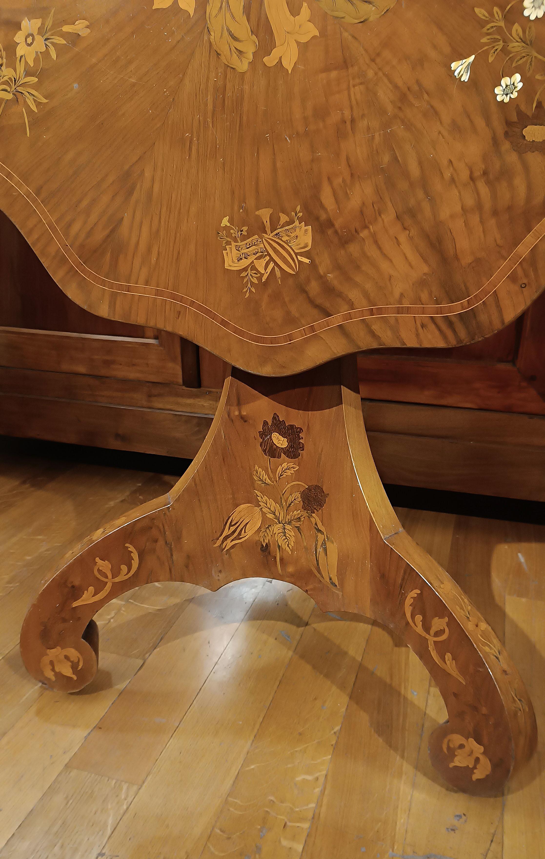 Italian EARLY 19th CENTURY CHARLES X INLAID “SAIL” TABLE in vendita