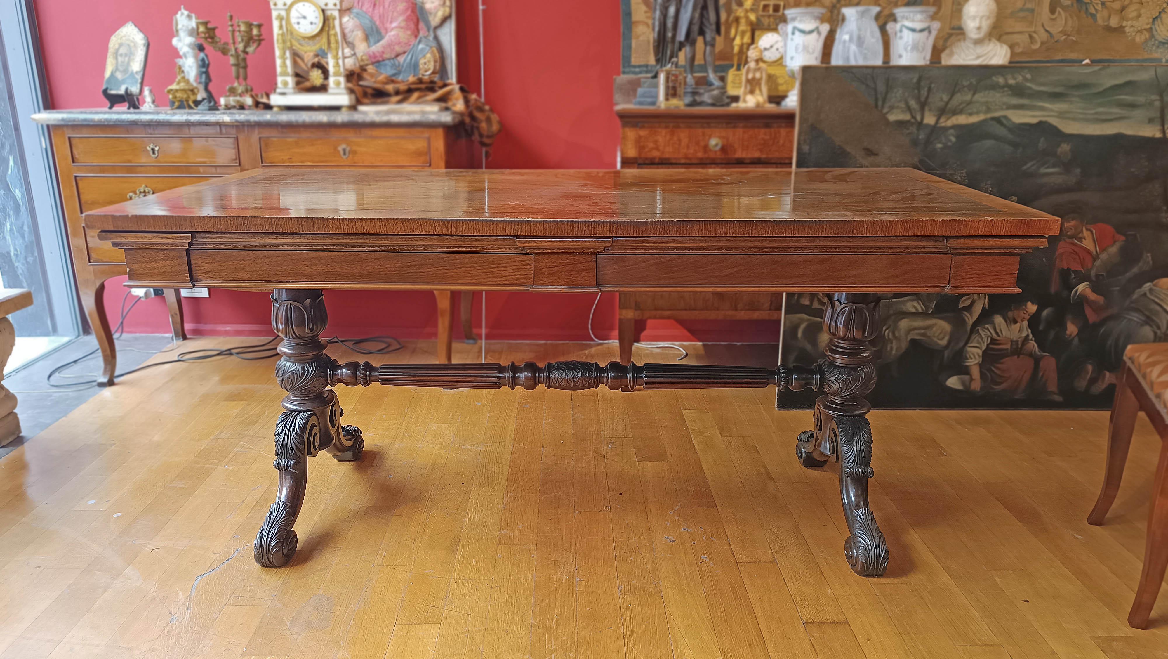TABLE D'ÉCRITURE EN NOYER CHARLES X DE LA PREMIÈRE ANNEE DU 19e SIÈCLE en vente 3