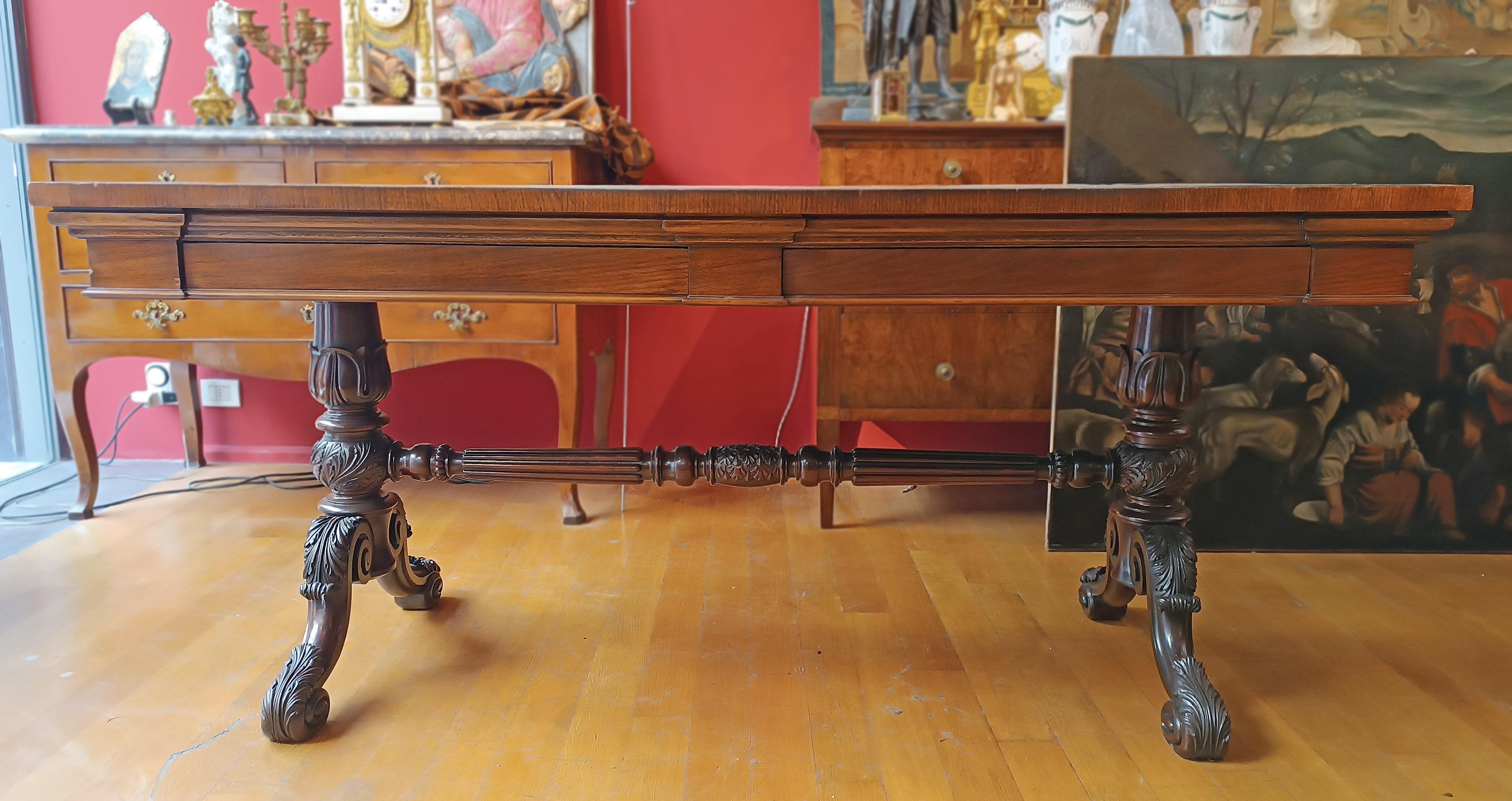 TABLE D'ÉCRITURE EN NOYER CHARLES X DE LA PREMIÈRE ANNEE DU 19e SIÈCLE en vente 4