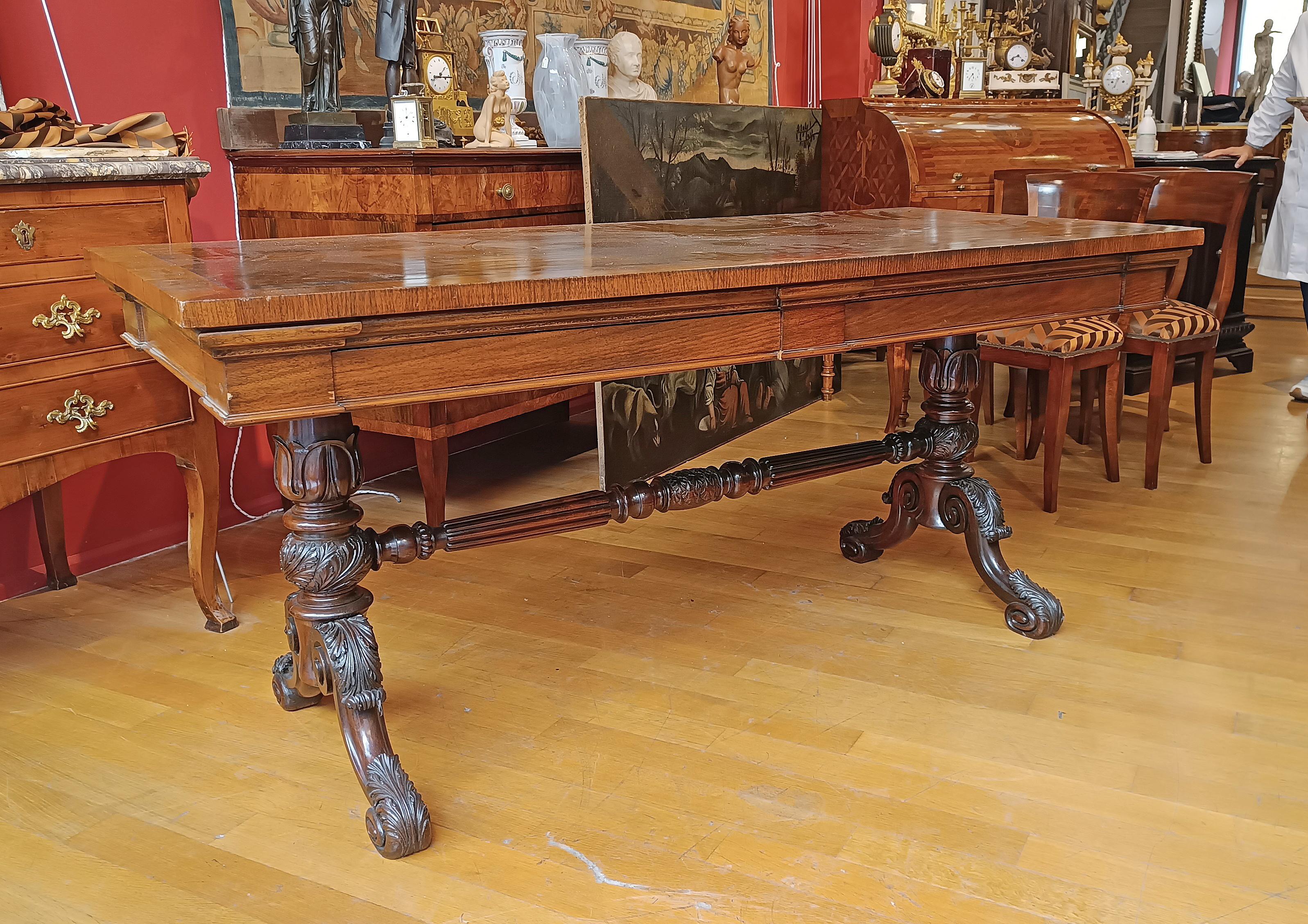 TABLE D'ÉCRITURE EN NOYER CHARLES X DE LA PREMIÈRE ANNEE DU 19e SIÈCLE en vente 5