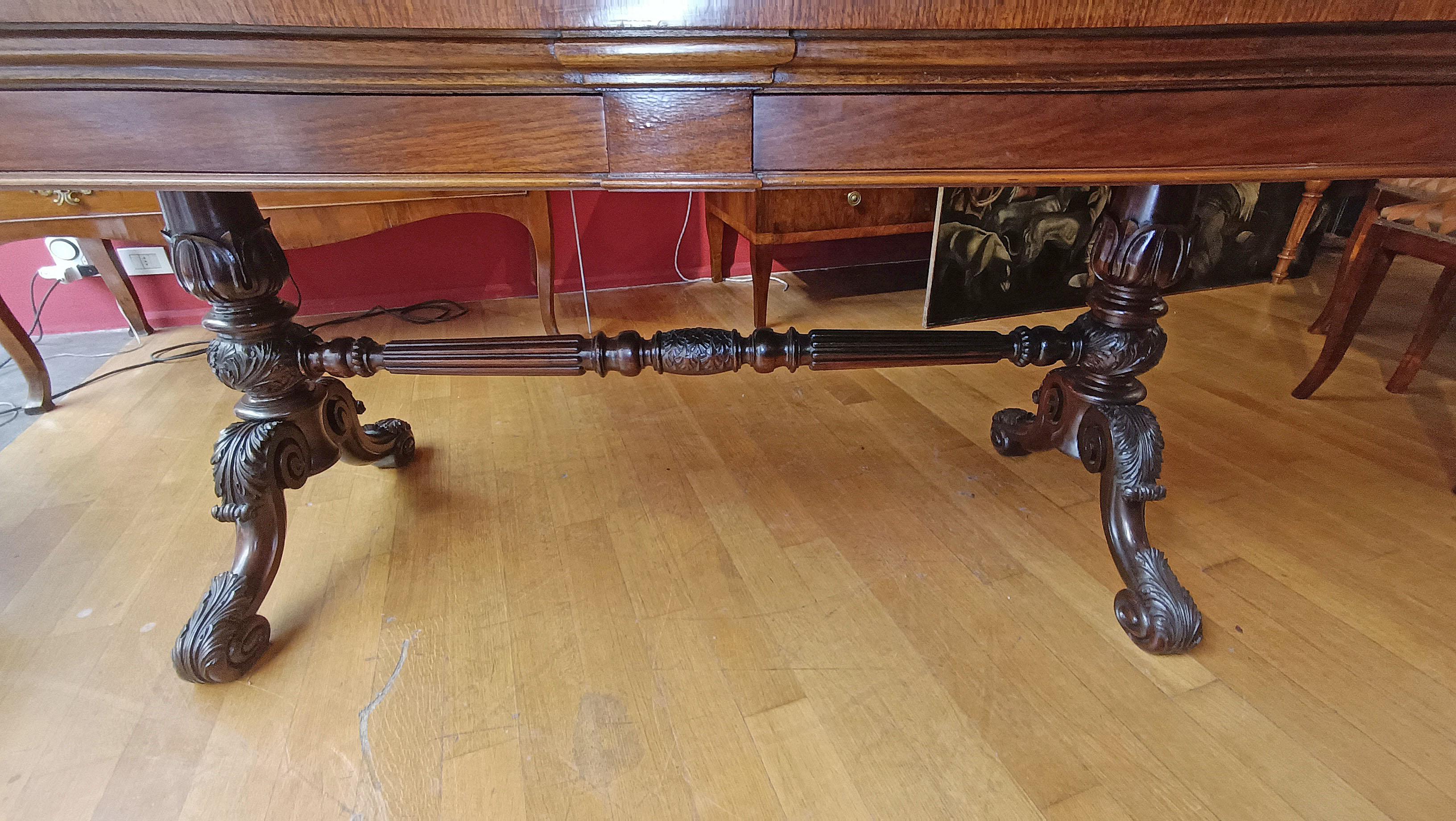 TABLE D'ÉCRITURE EN NOYER CHARLES X DE LA PREMIÈRE ANNEE DU 19e SIÈCLE en vente 6