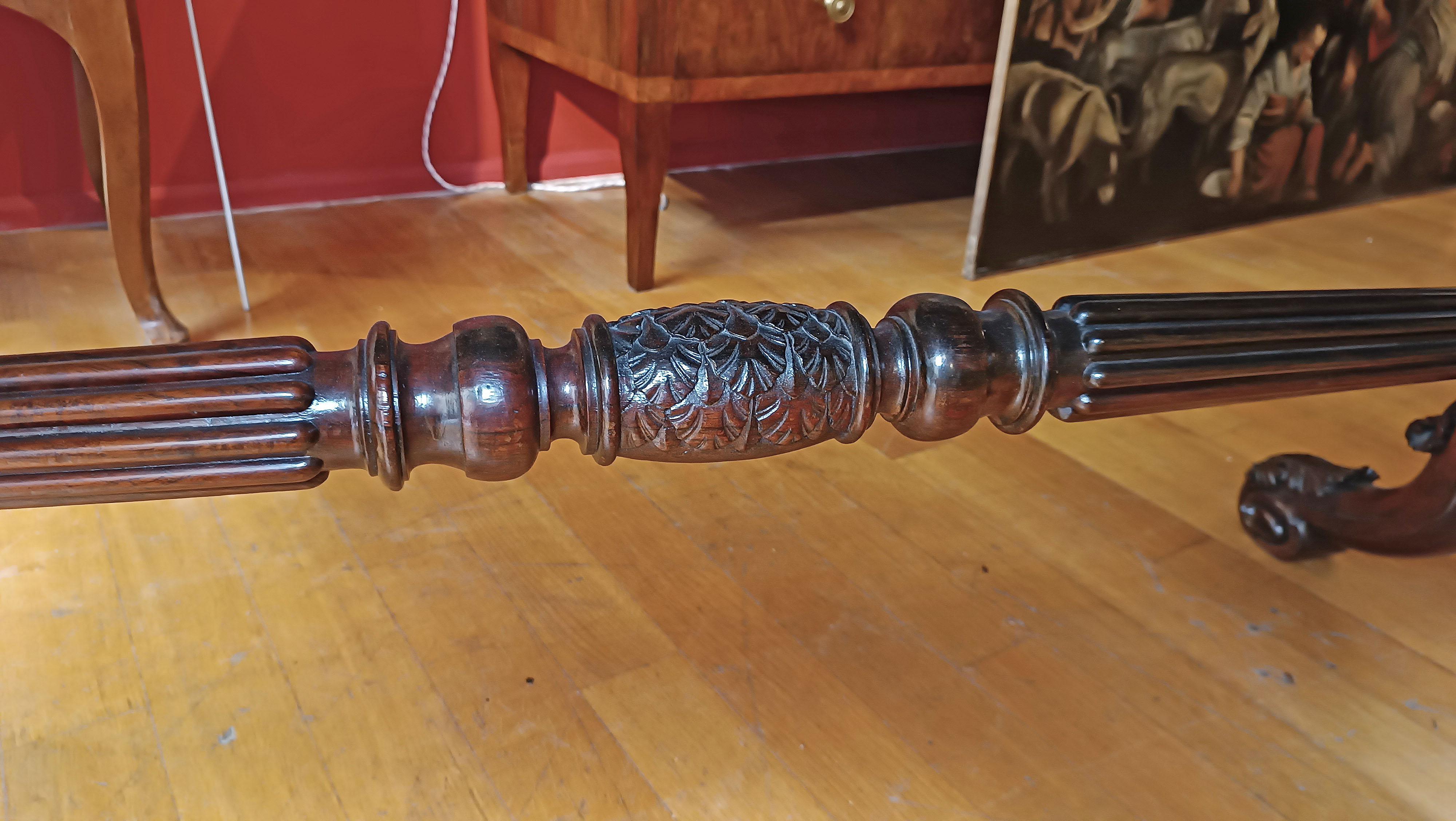 19th Century TABLE D'ÉCRITURE EN NOYER CHARLES X DE LA PREMIÈRE ANNEE DU 19e SIÈCLE en vente