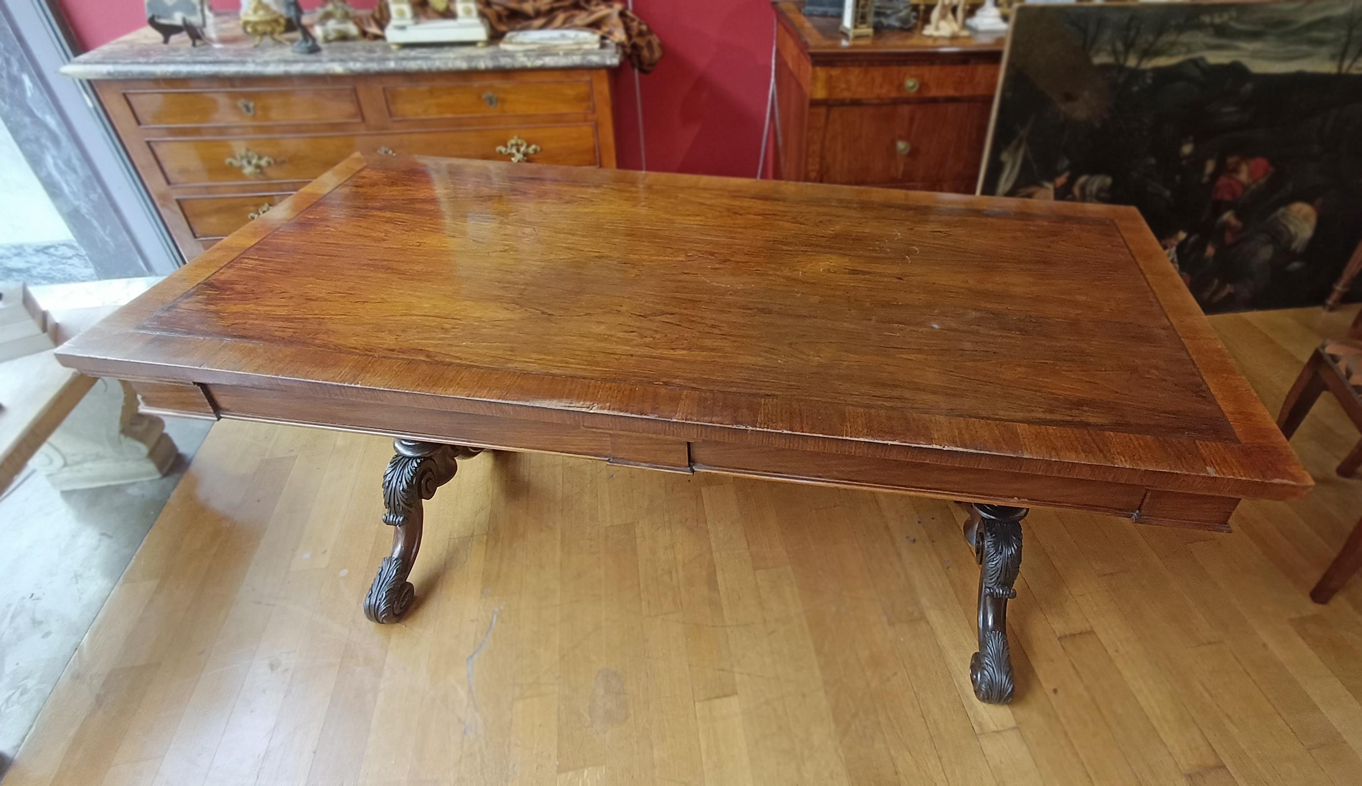 Noyer TABLE D'ÉCRITURE EN NOYER CHARLES X DE LA PREMIÈRE ANNEE DU 19e SIÈCLE en vente