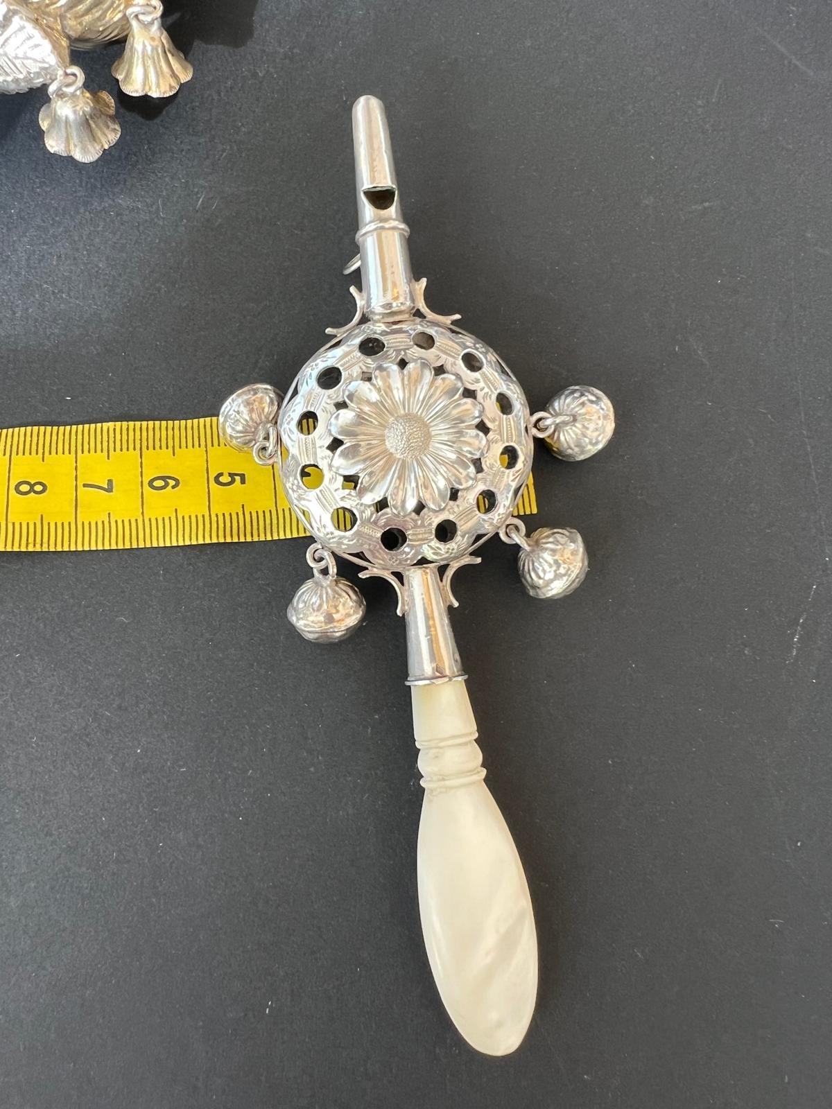Early 19th Century Chased Silver Rattle With Whistle In Good Condition In CANNES, FR